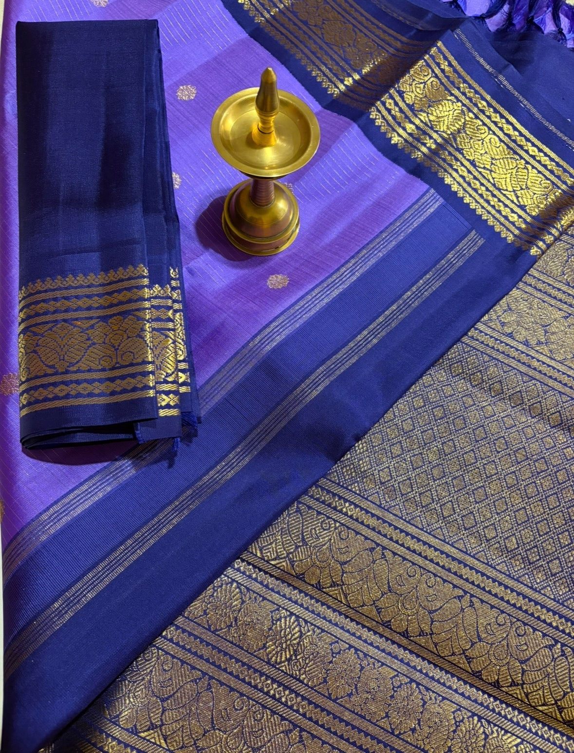 Kai Korvai December Poo Kanjivaram Silk Saree with Navy Blue Border - RK0239