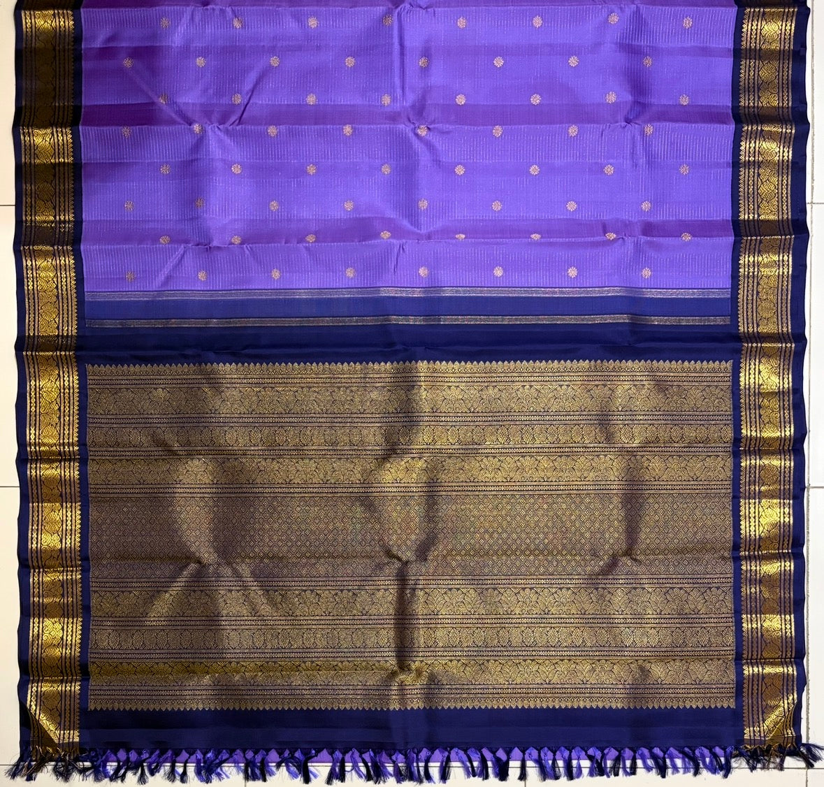 Kai Korvai December Poo Kanjivaram Silk Saree with Navy Blue Border - RK0239