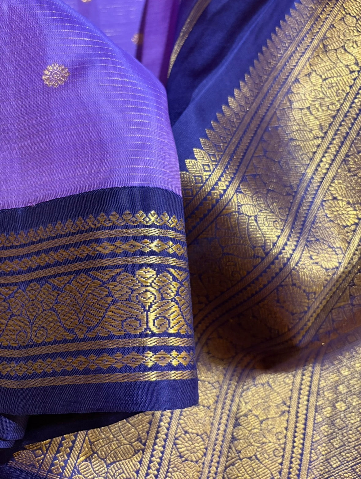 Kai Korvai December Poo Kanjivaram Silk Saree with Navy Blue Border - RK0239
