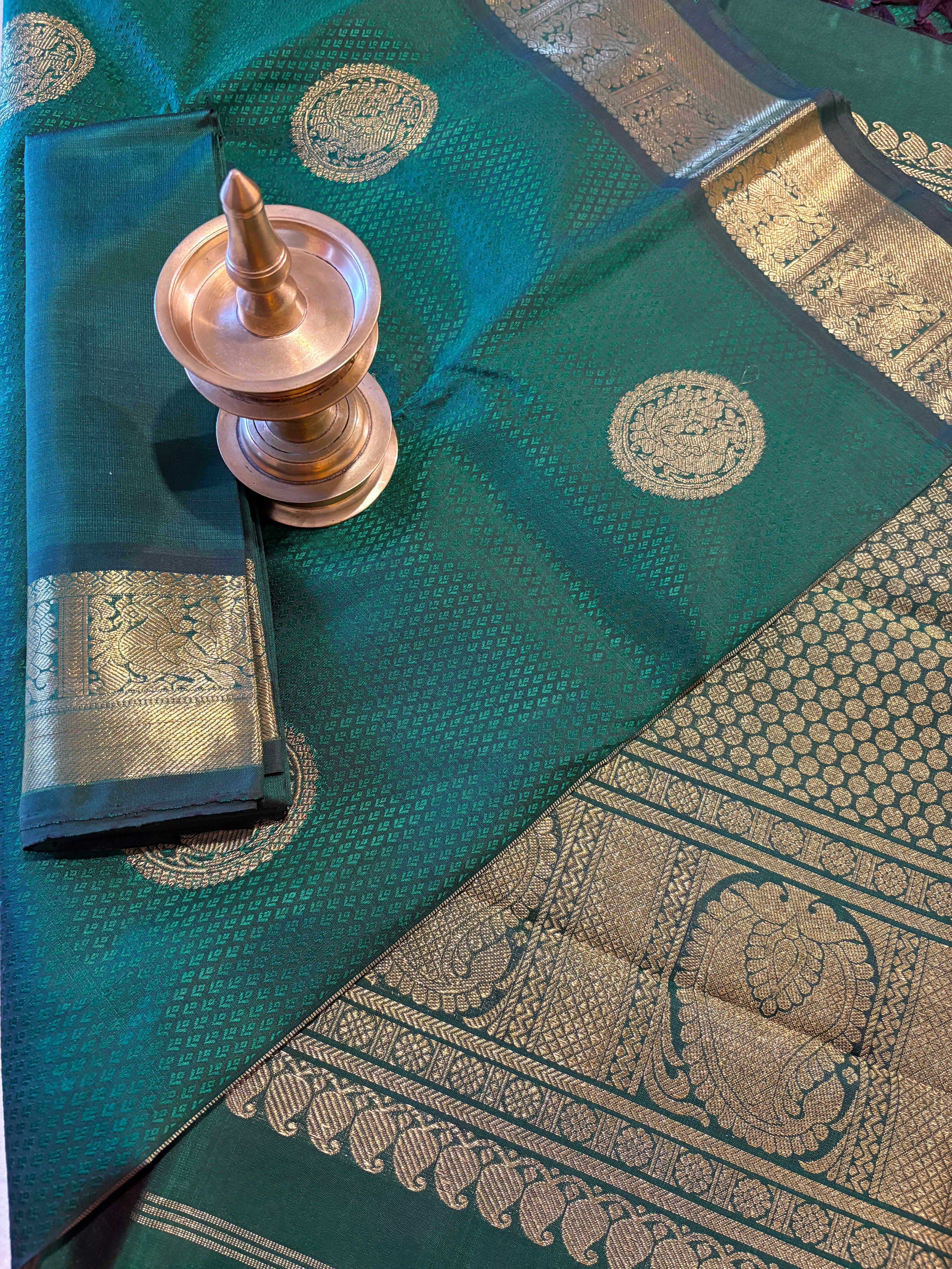 Bottle green Monotone Kanjivaram Silk Saree with jacquard weave - RK0181
