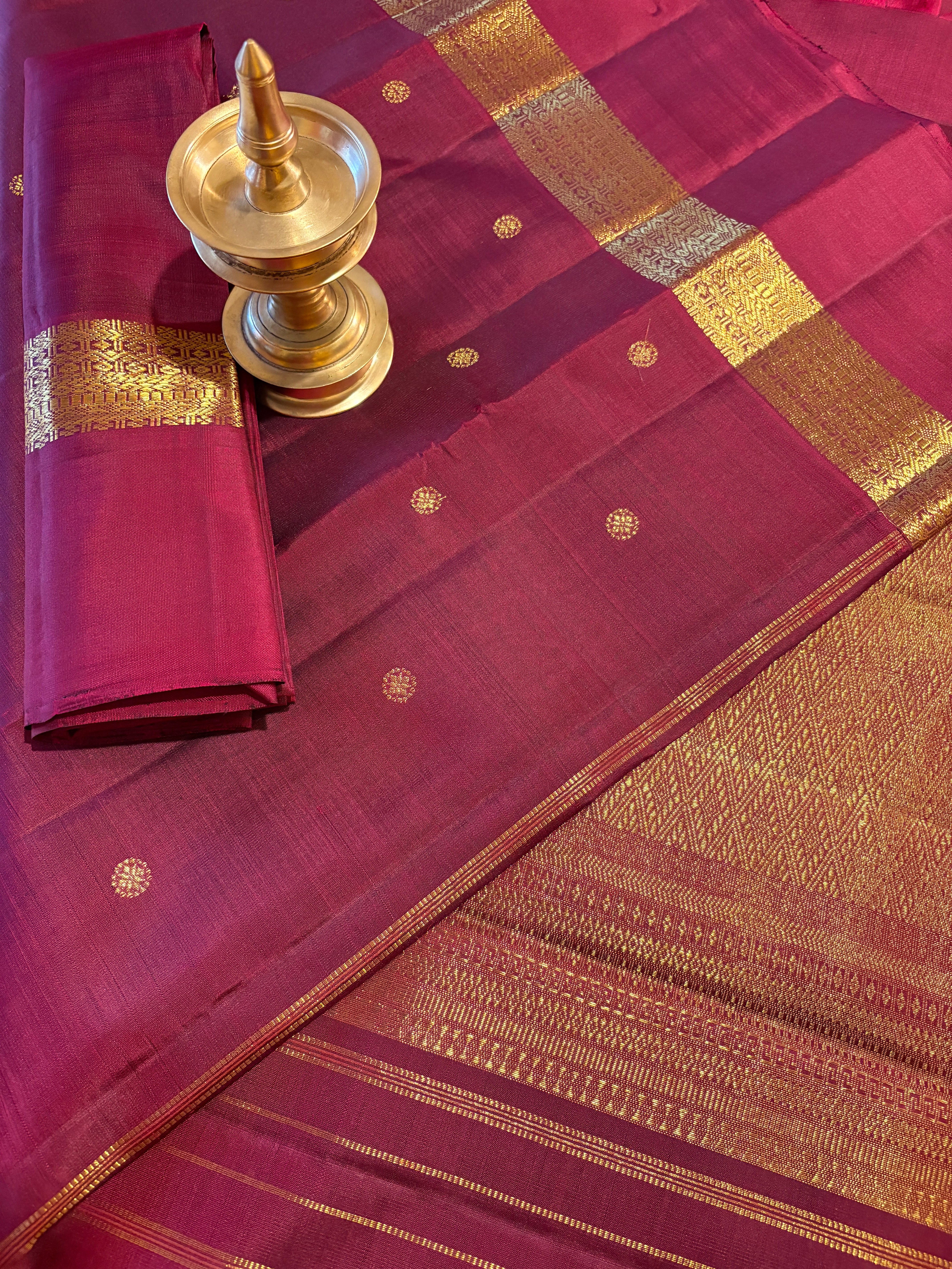 Kunguma Arakku monotone kanjivaram Silk Saree with Kaal erangina border - RK0758