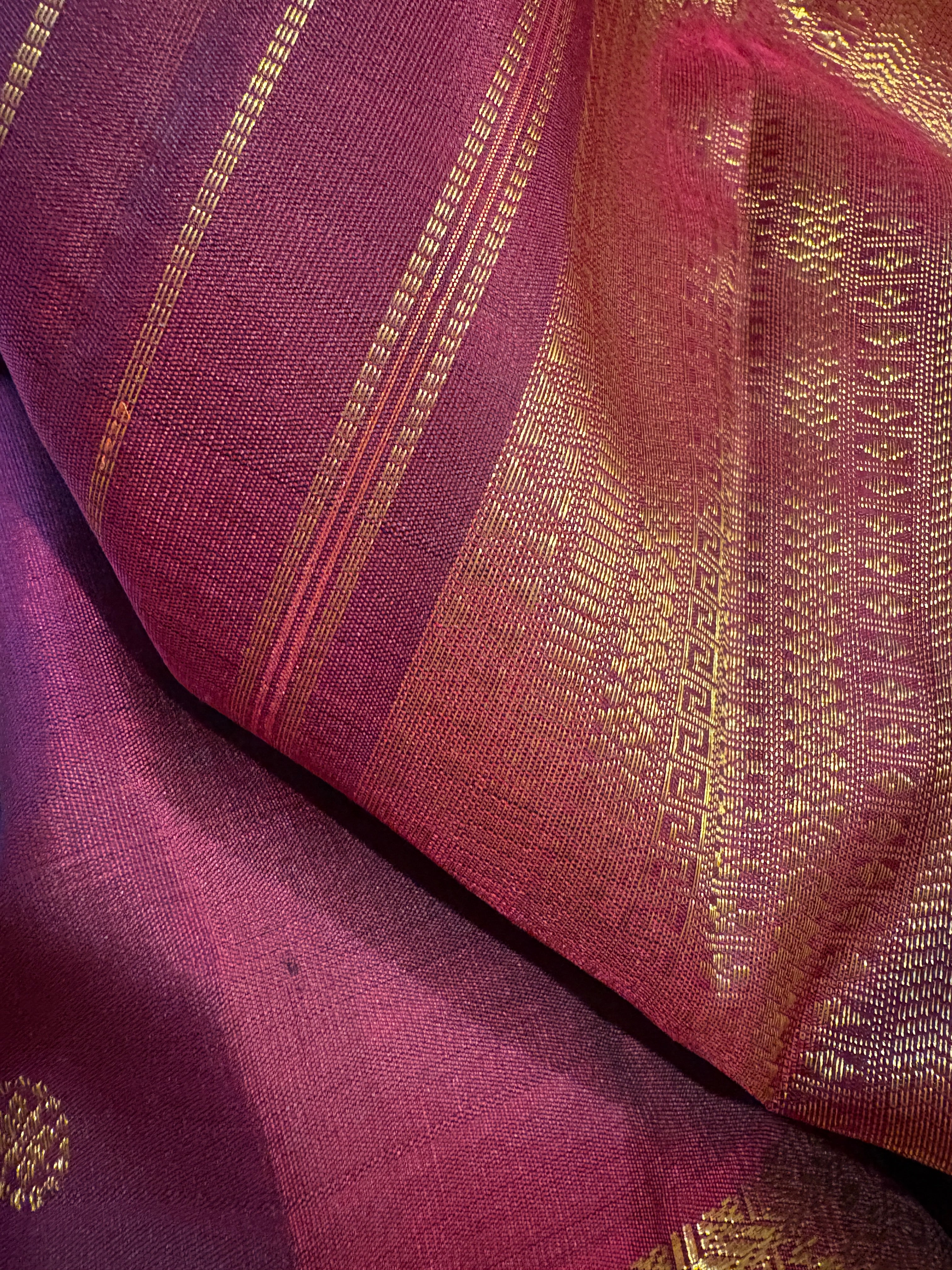 Kunguma Arakku monotone kanjivaram Silk Saree with Kaal erangina border - RK0758