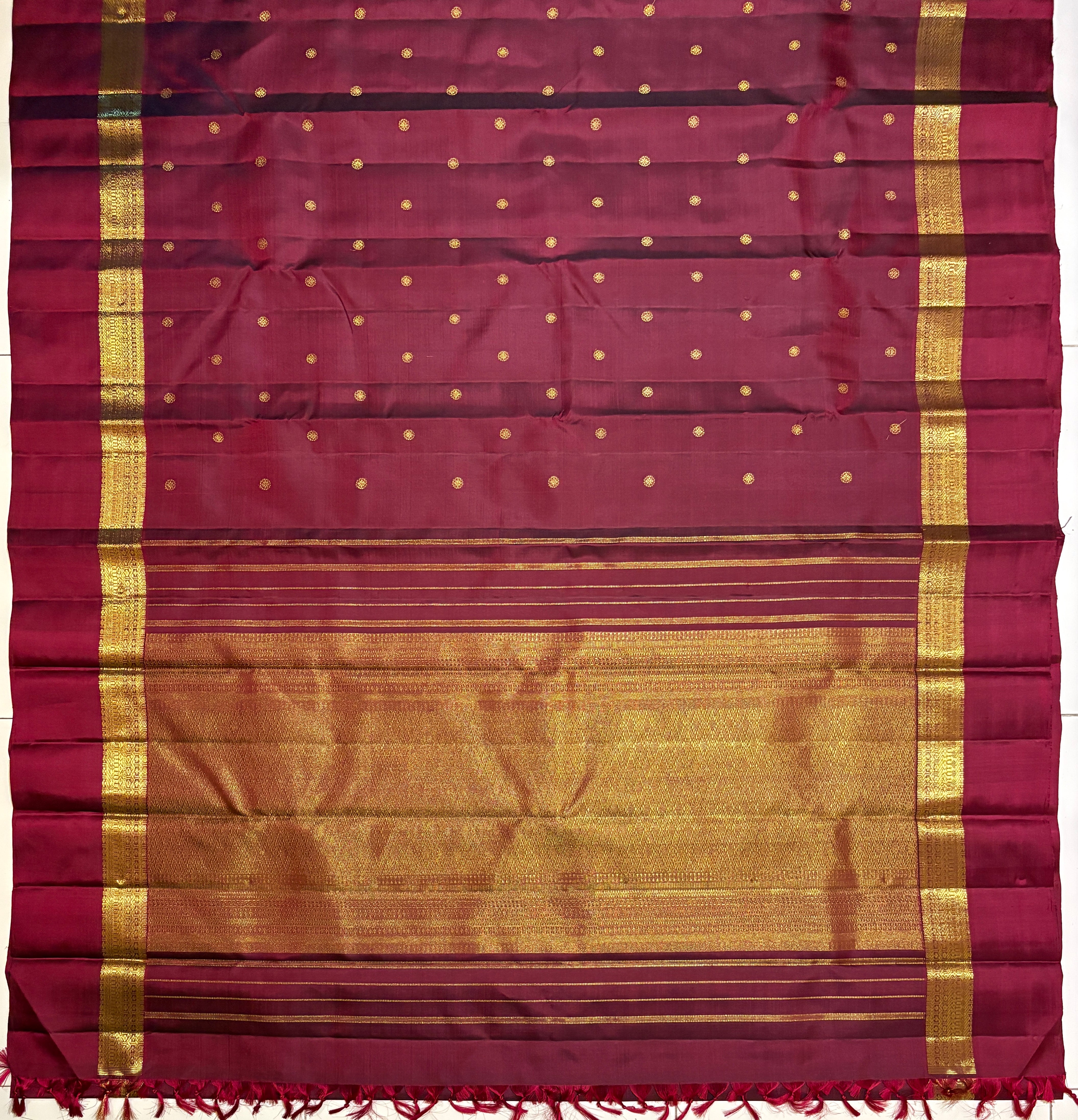 Kunguma Arakku monotone kanjivaram Silk Saree with Kaal erangina border - RK0758