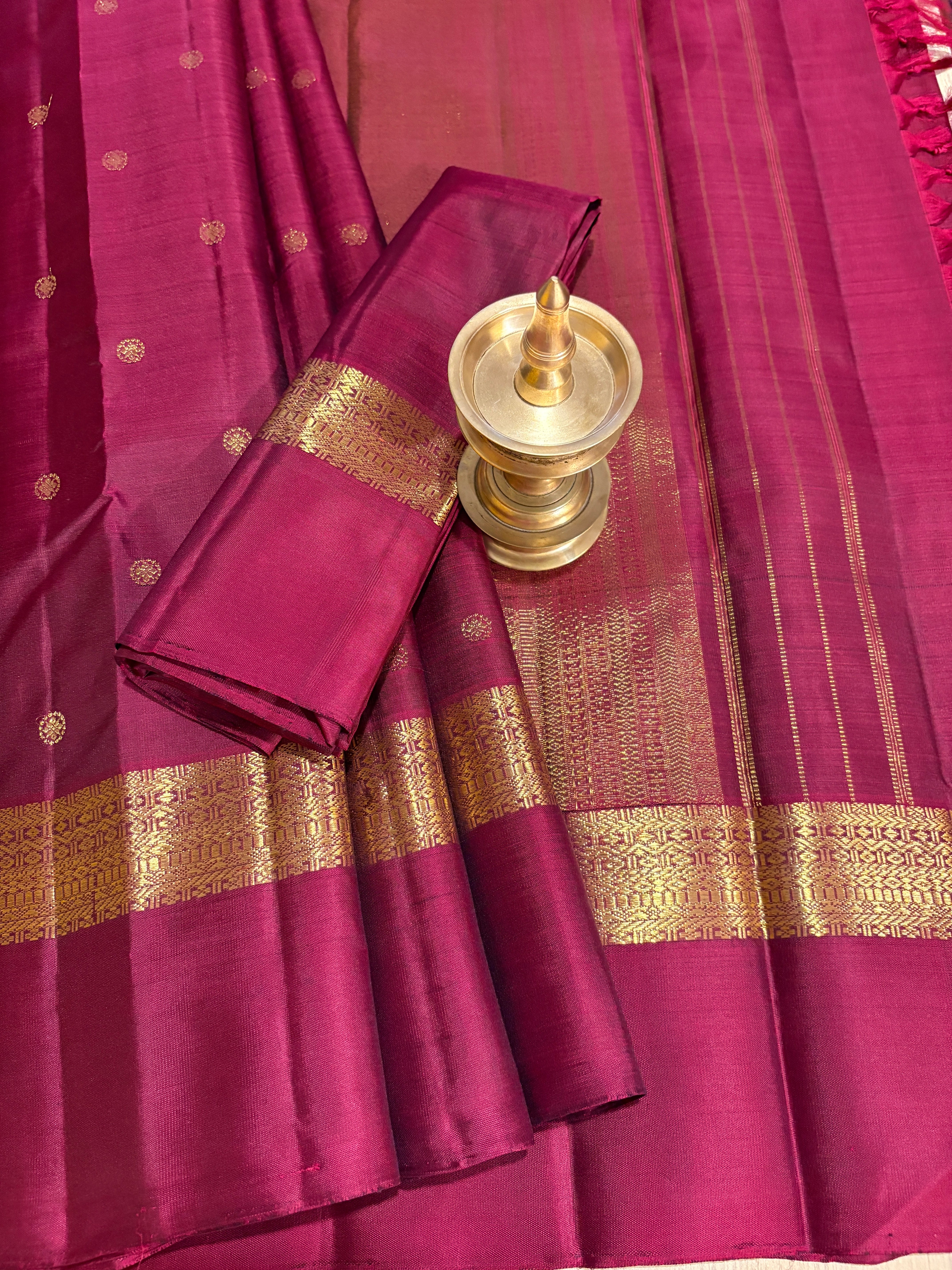 Kunguma Arakku monotone kanjivaram Silk Saree with Kaal erangina border - RK0758
