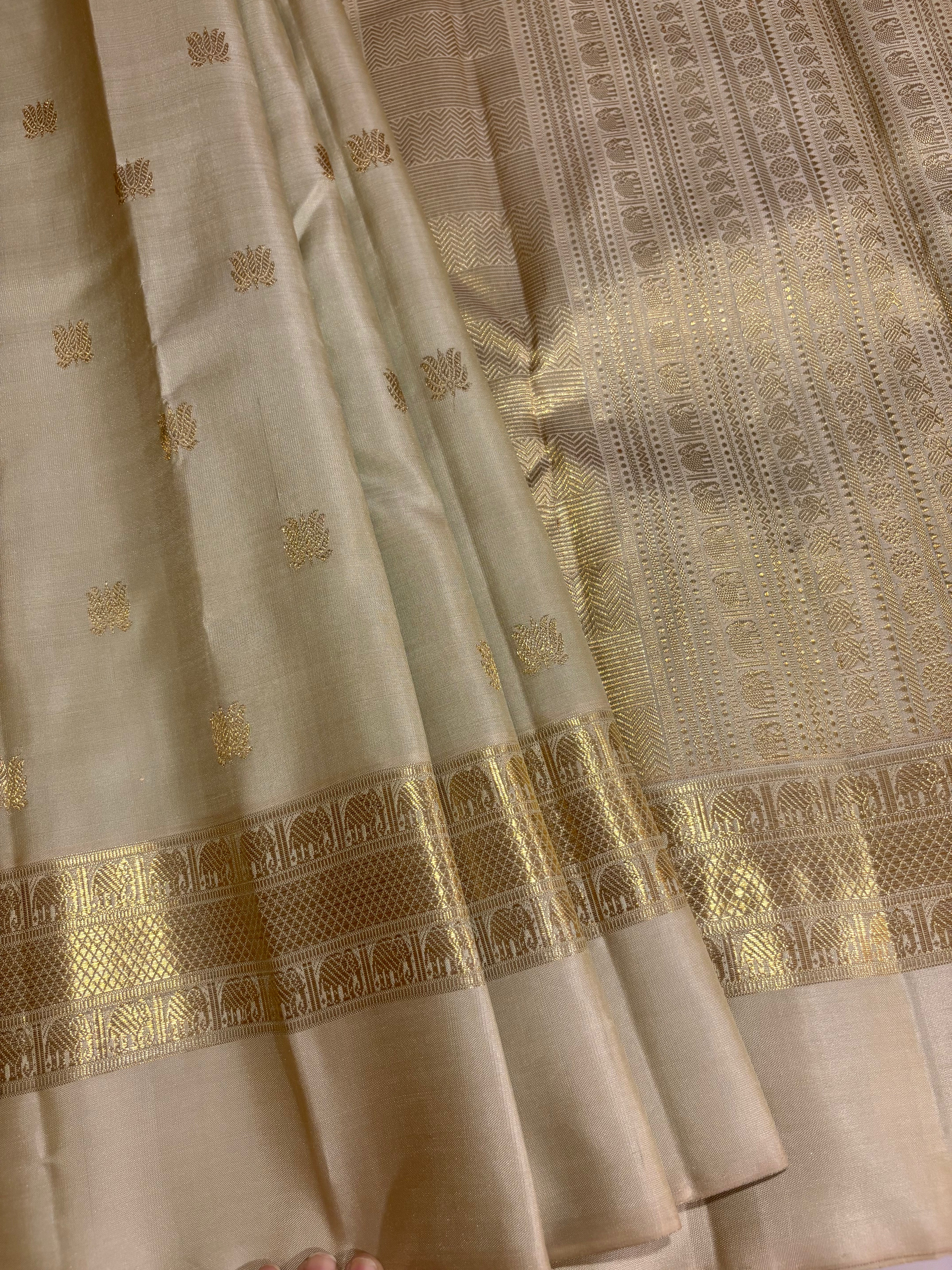 Rich Cream with a Pista tinge monotone Kanjivaram Silk Saree - RK0521