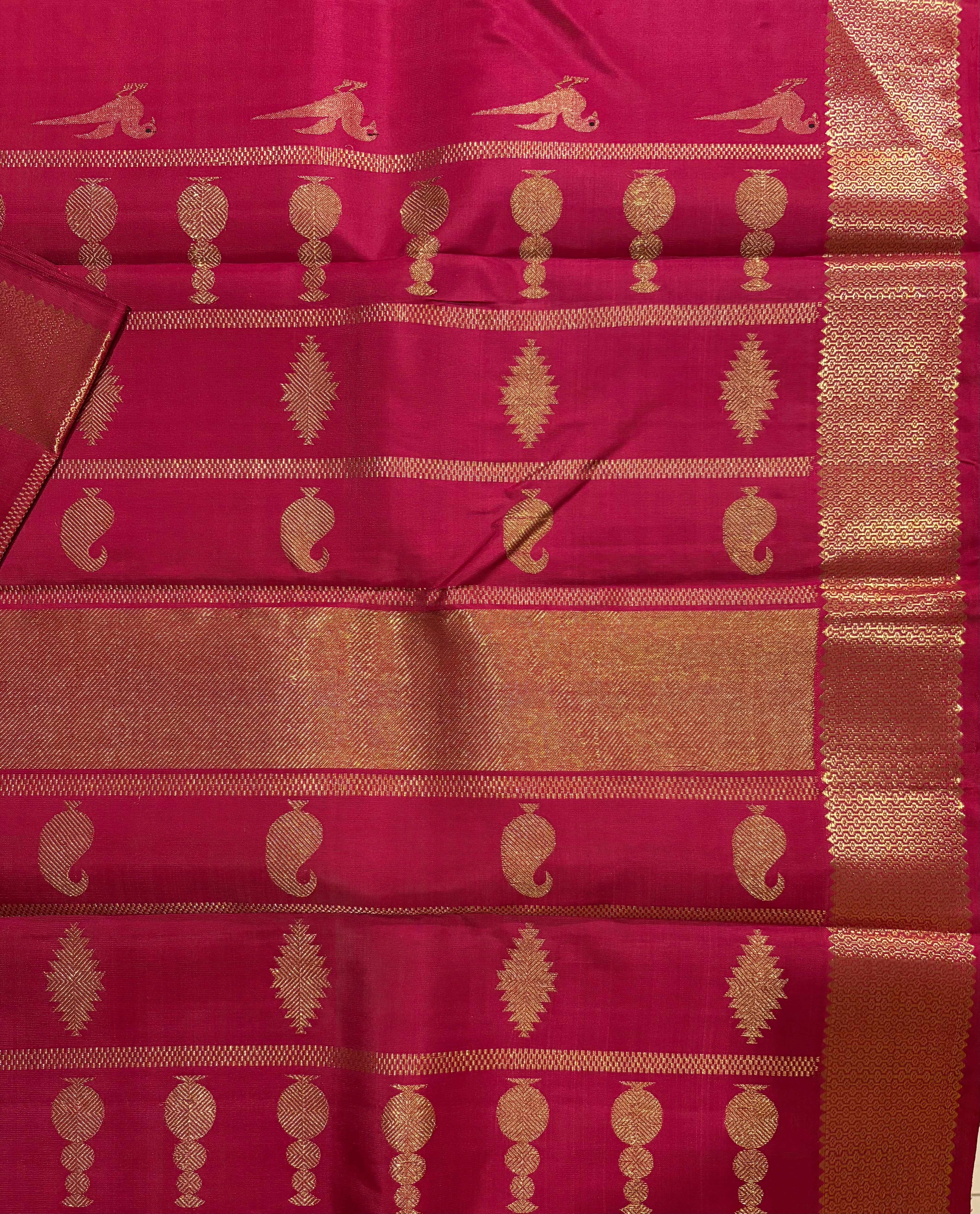 Arakku Monotone mutthu kattam Handloom Kanjivaram Silk Saree - RK0161