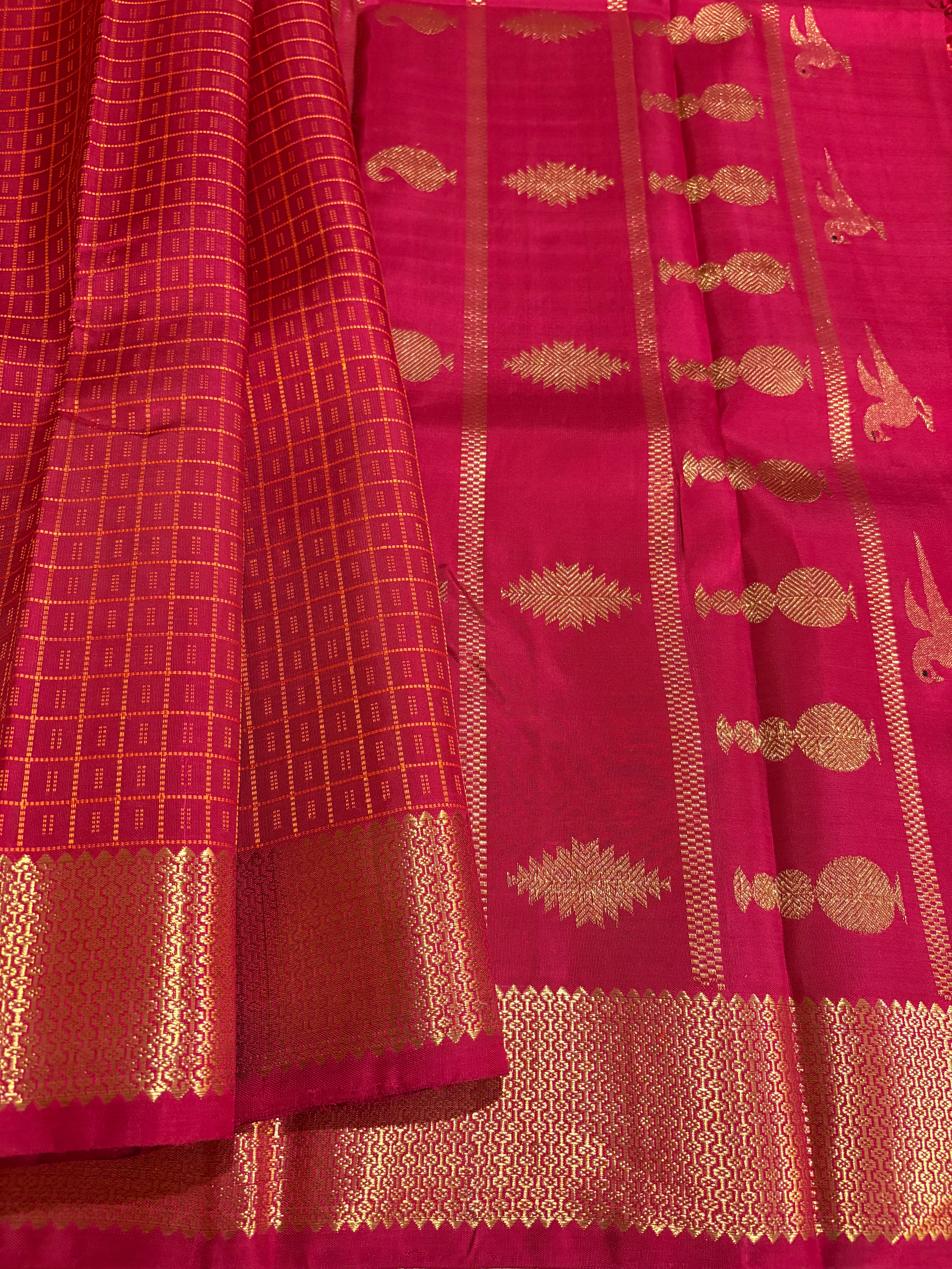 Arakku Monotone mutthu kattam Handloom Kanjivaram Silk Saree - RK0161