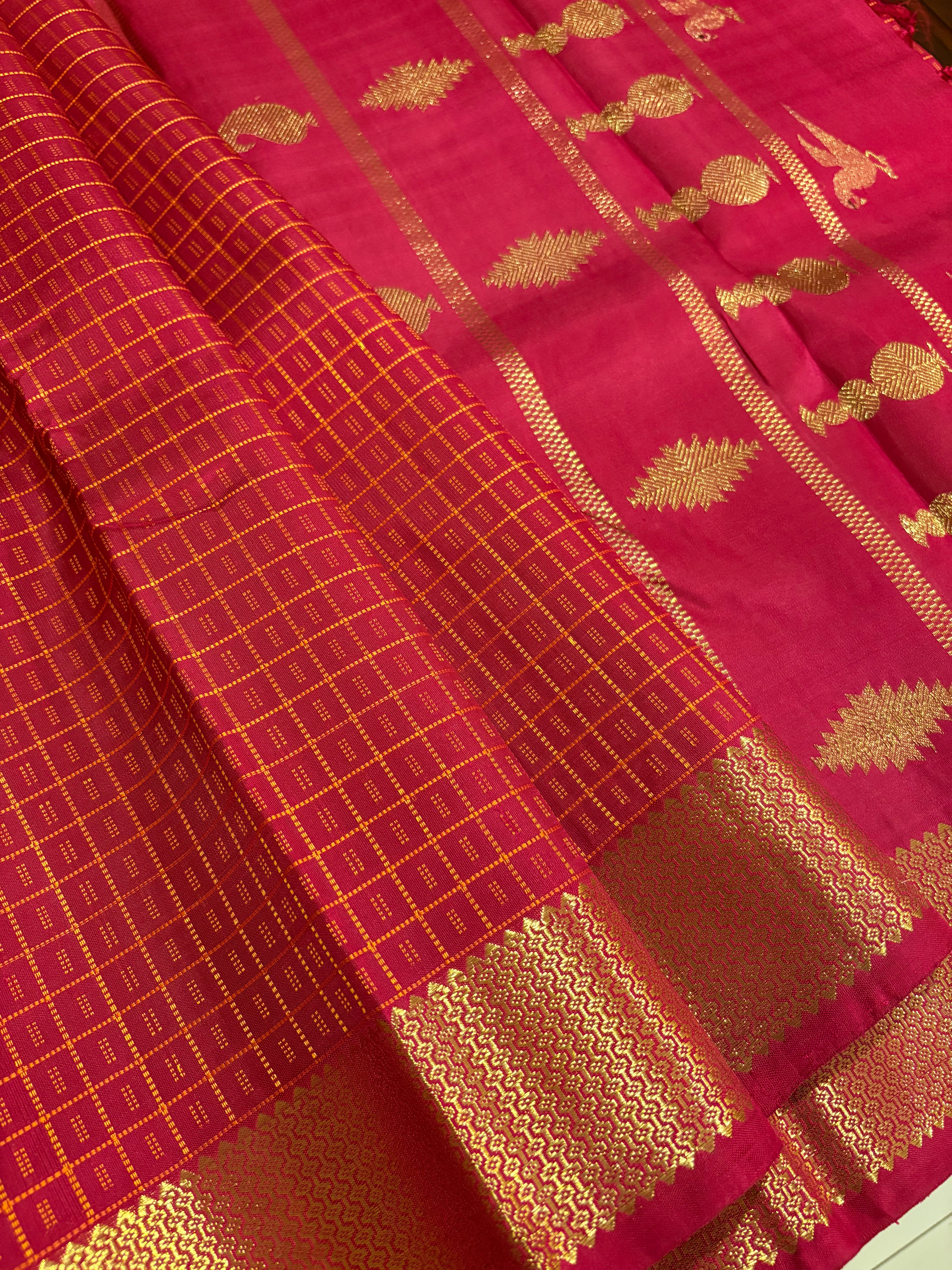 Arakku Monotone mutthu kattam Handloom Kanjivaram Silk Saree - RK0161