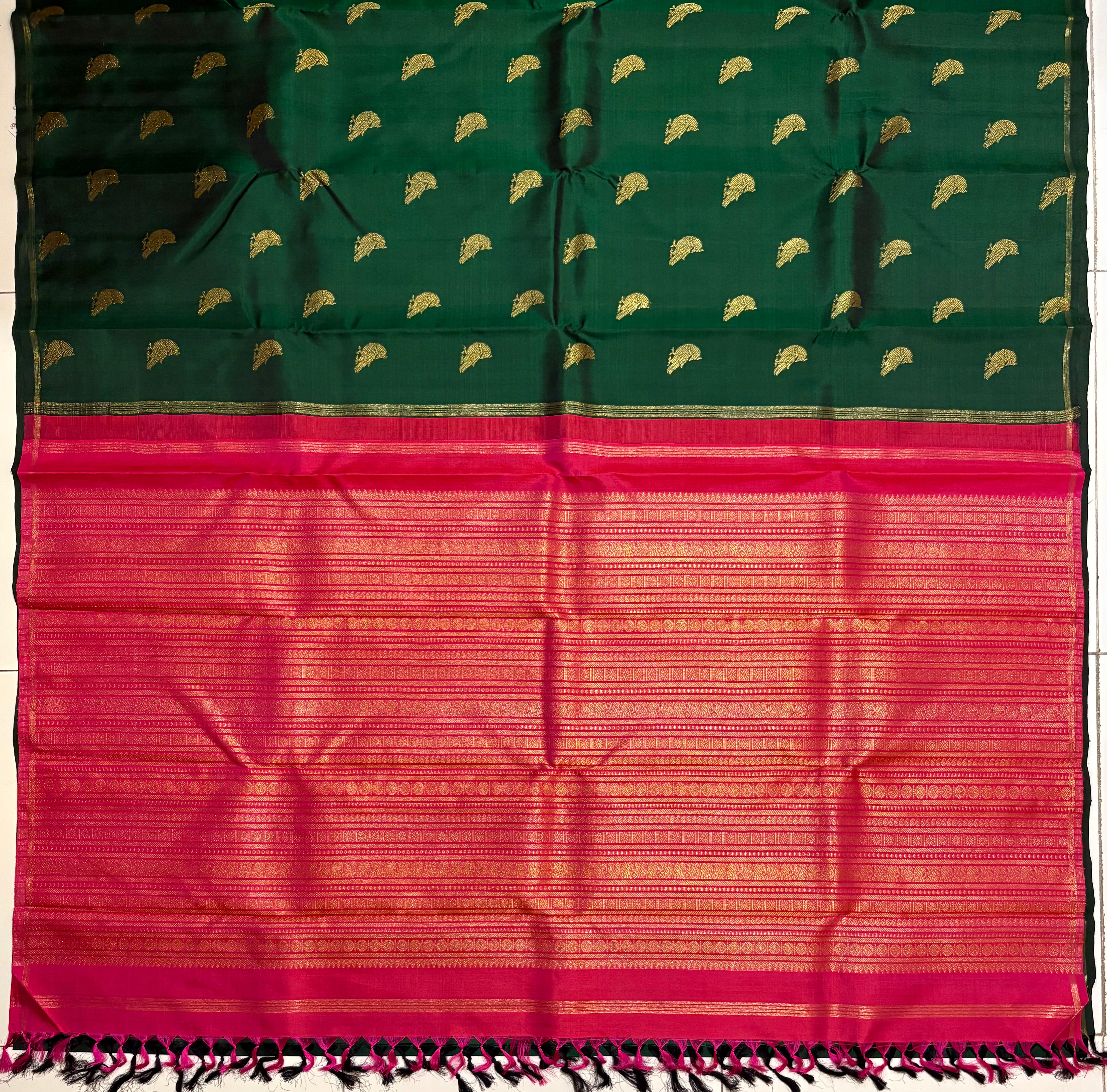 Karum Pachhai borderless Handloom Kanjivaram Silk Saree with Candy Rose pallu - RK0421