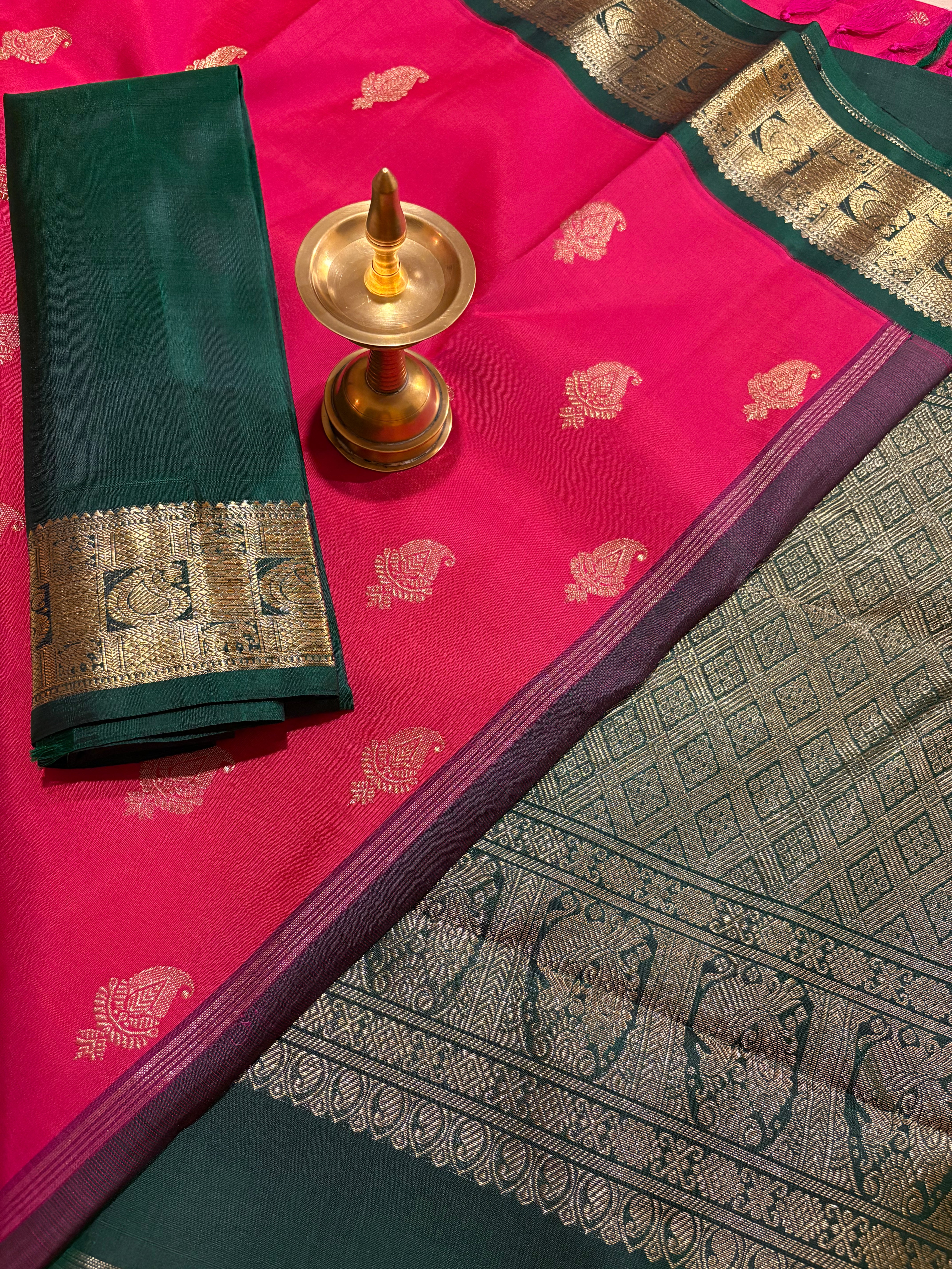 Reddish Pink Korvai Handloom Kanjivaram Silk Saree with dark Green border - RK0194