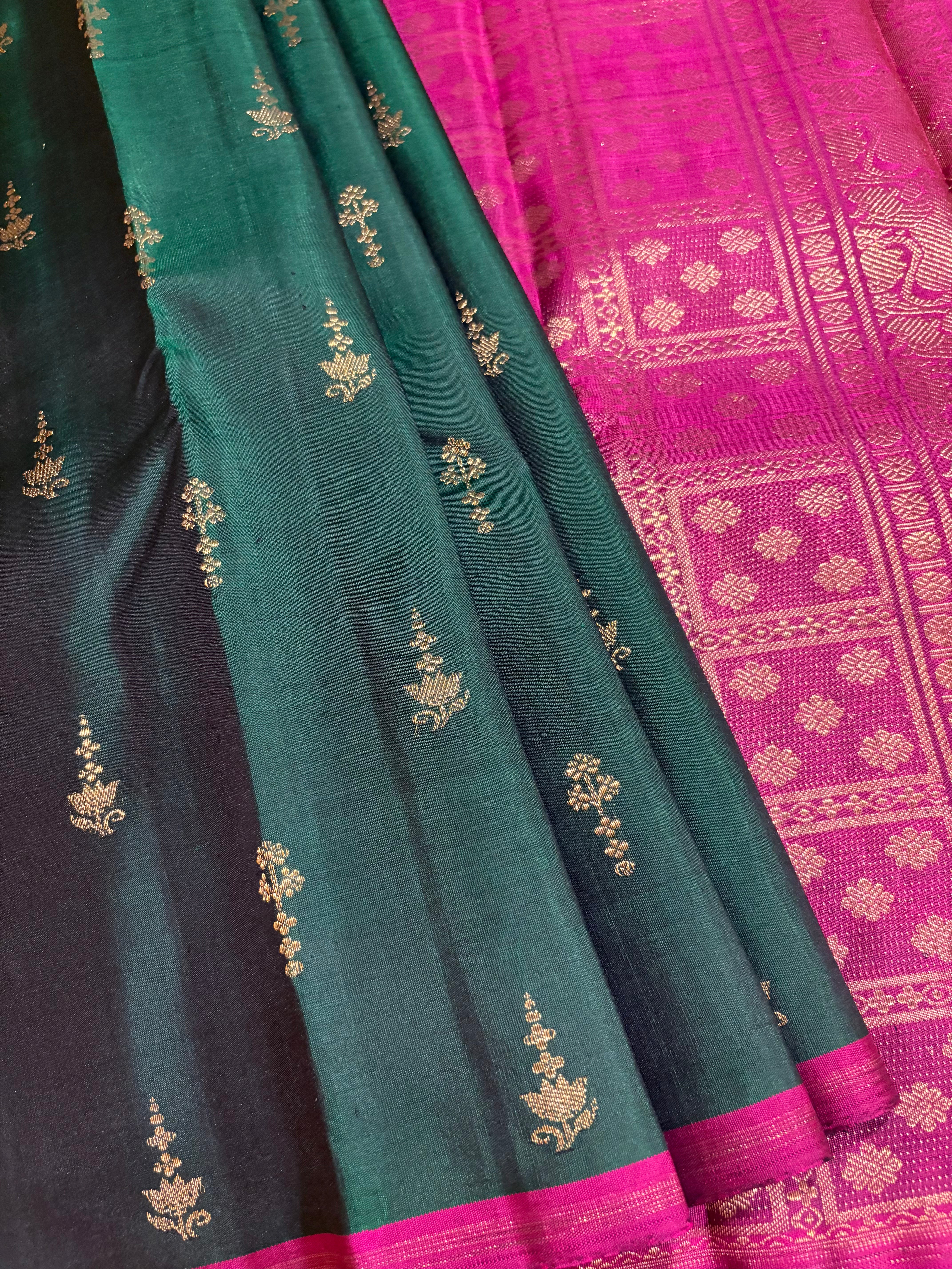 Dark Green Borderless Handloom Kanjivaram Silk Saree with Rani Pink Pallu - RK0478