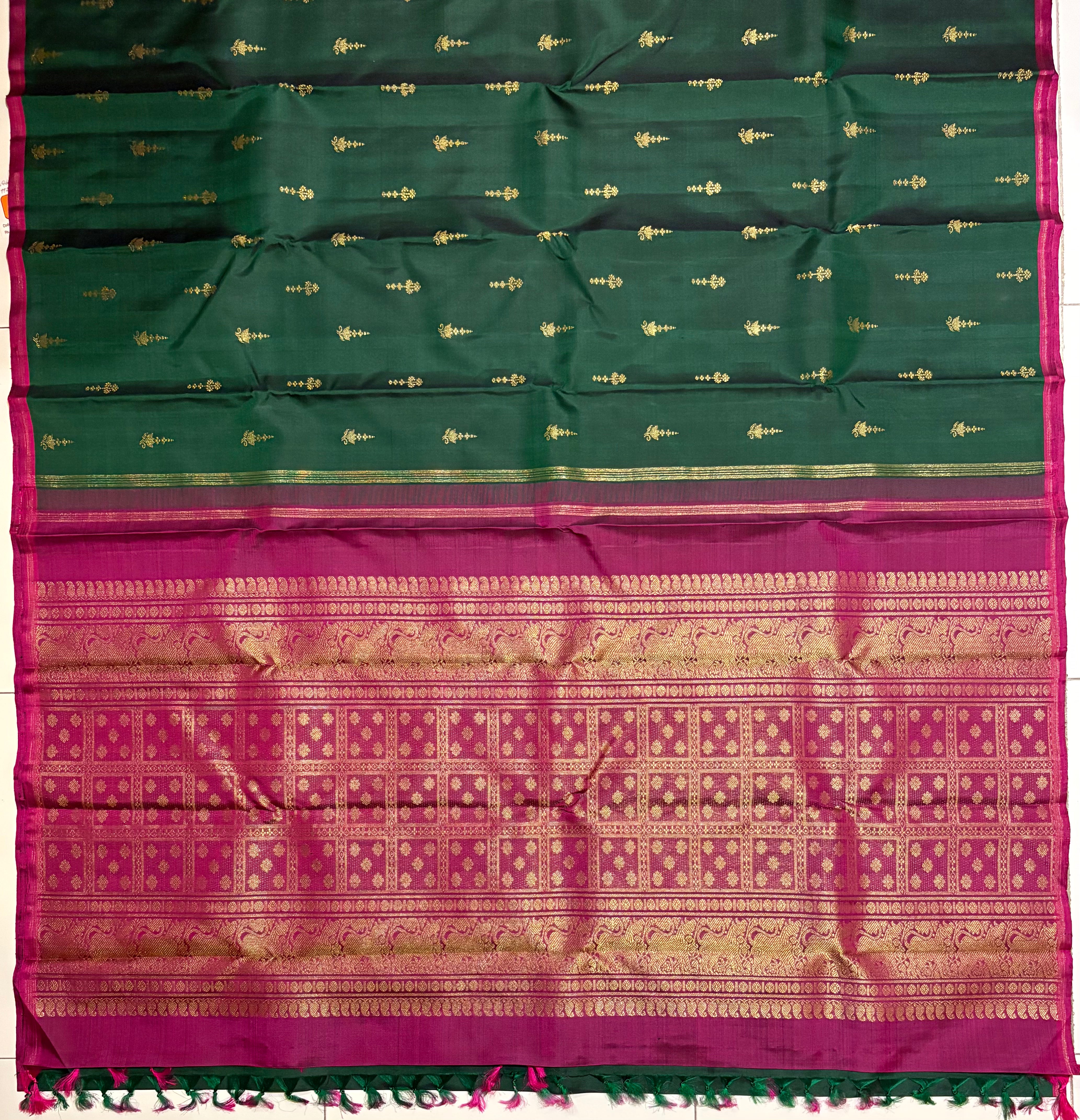 Dark Green Borderless Handloom Kanjivaram Silk Saree with Rani Pink Pallu - RK0478
