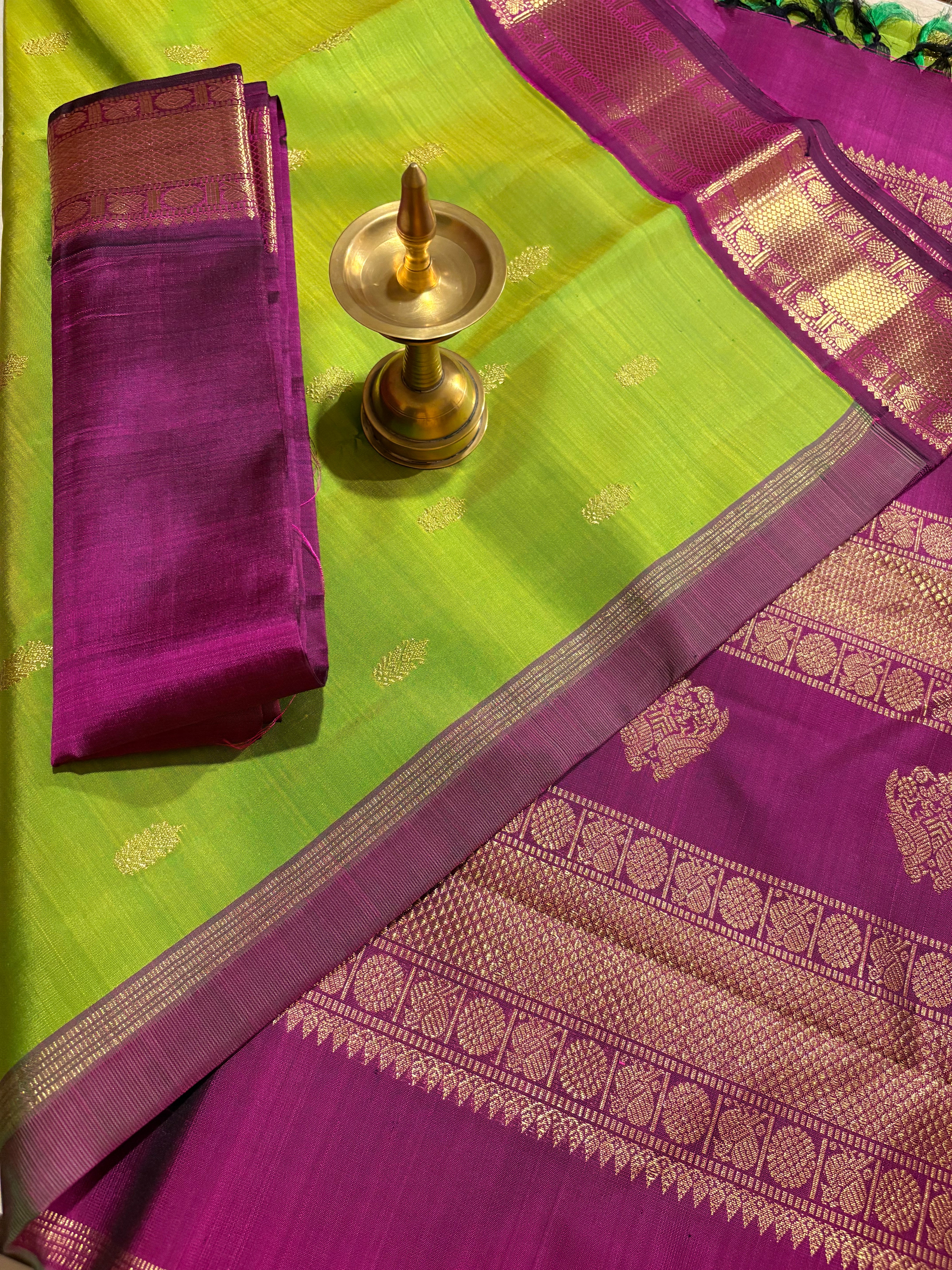 Alli Pachchai Korvai Handloom Kanjivaram Silk Saree with Deep Majenta Border - RK0415