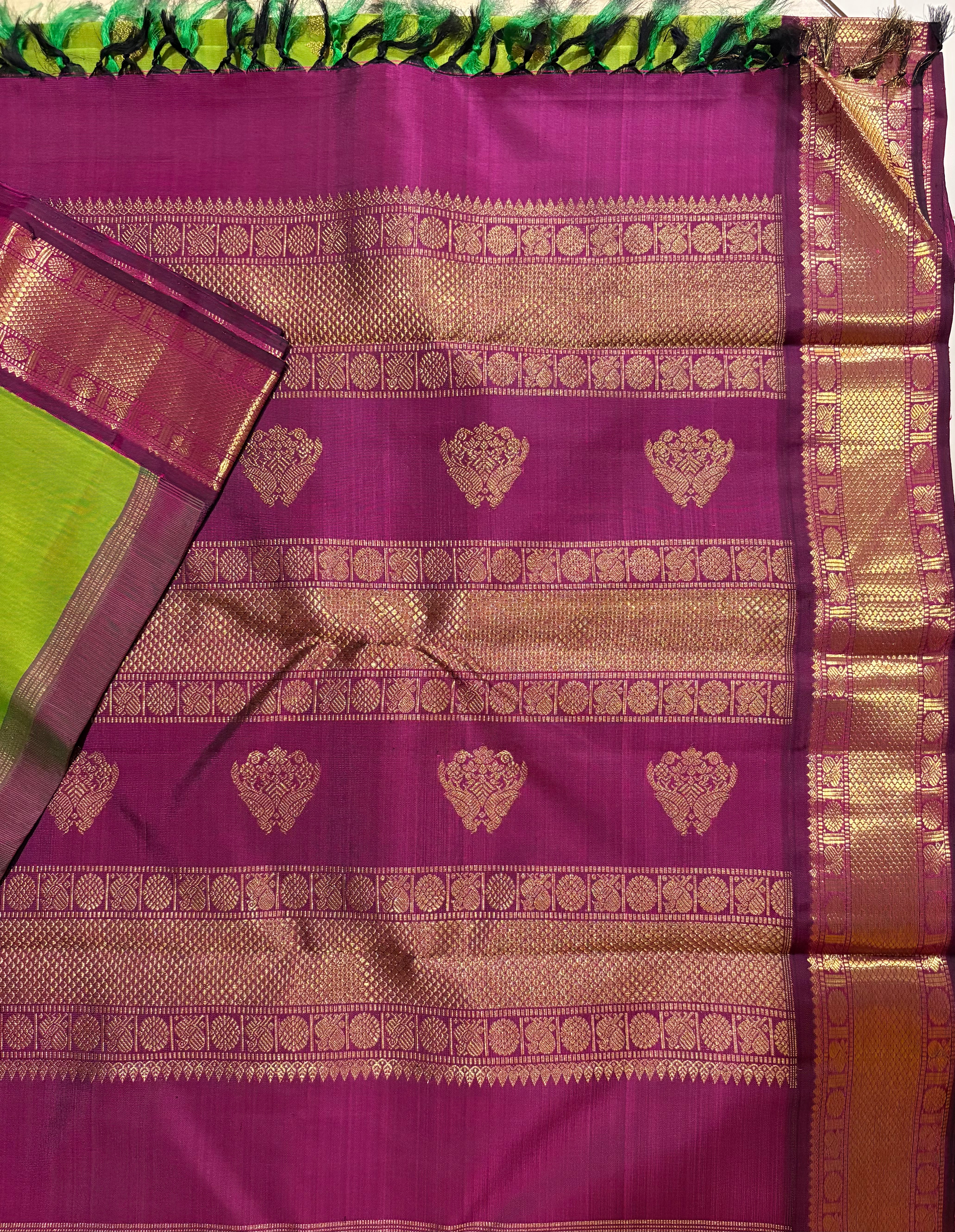 Alli Pachchai Korvai Handloom Kanjivaram Silk Saree with Deep Majenta Border - RK0415
