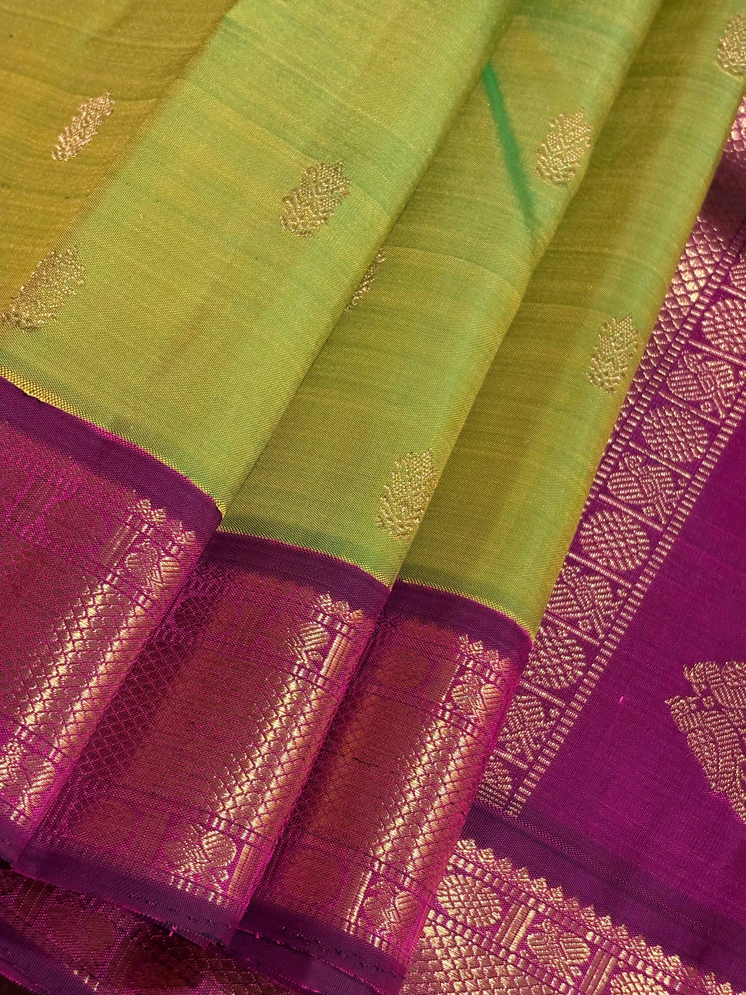 Alli Pachchai Korvai Handloom Kanjivaram Silk Saree with Deep Majenta Border - RK0415