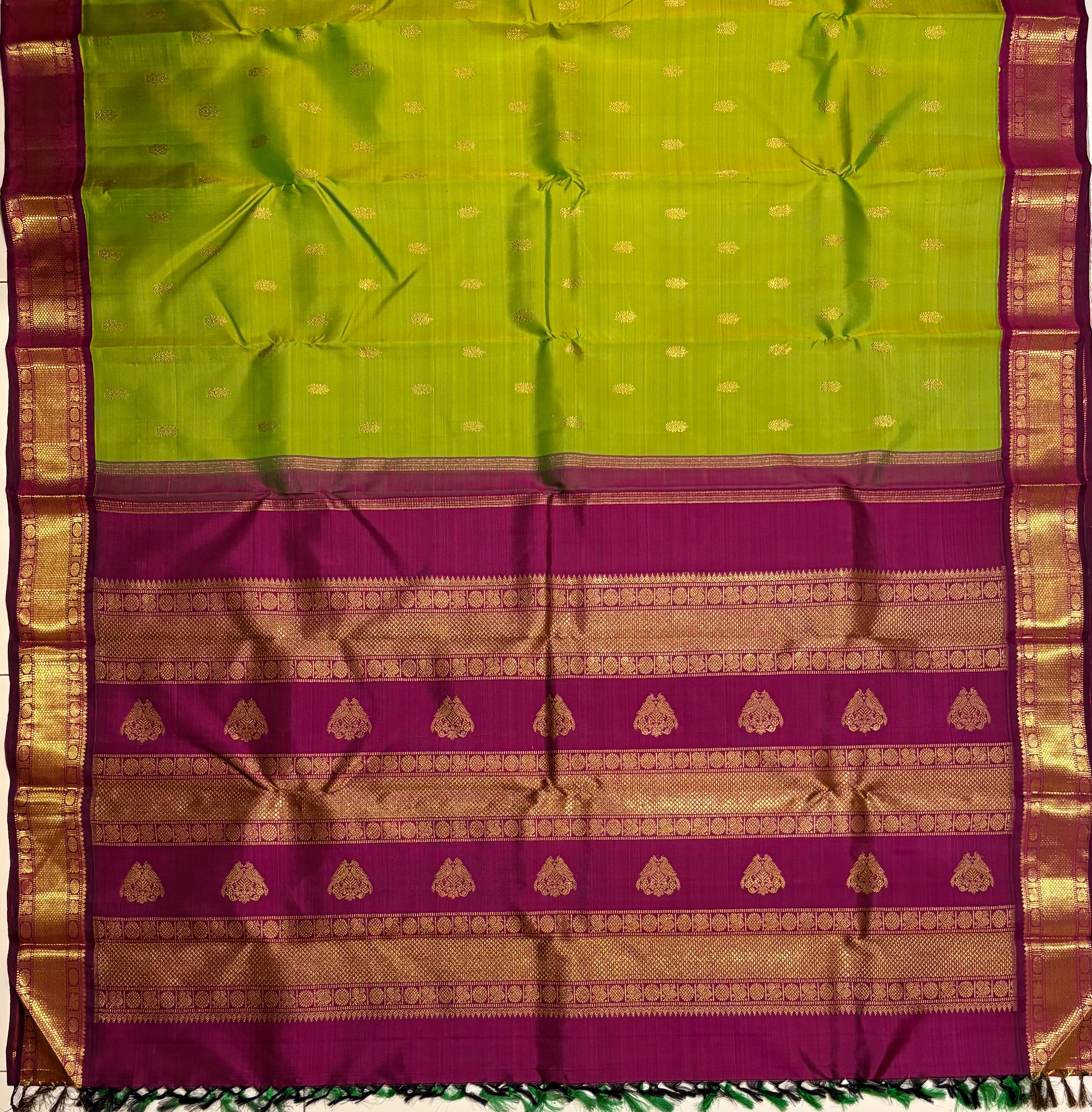 Alli Pachchai Korvai Handloom Kanjivaram Silk Saree with Deep Majenta Border - RK0415