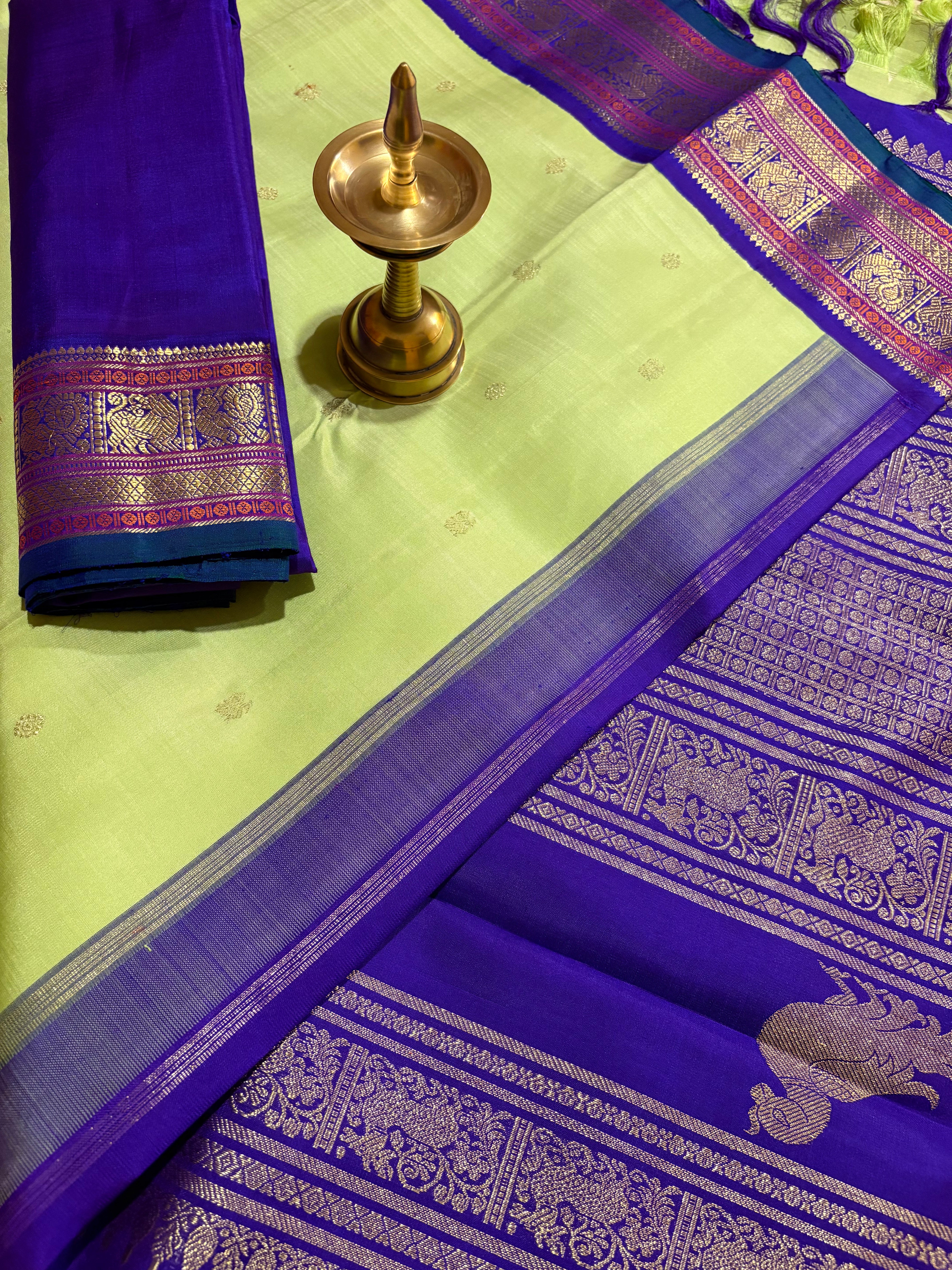 Apple Green Korvai Handloom Kanjivaram Silk Saree with Violet Border - RK0362