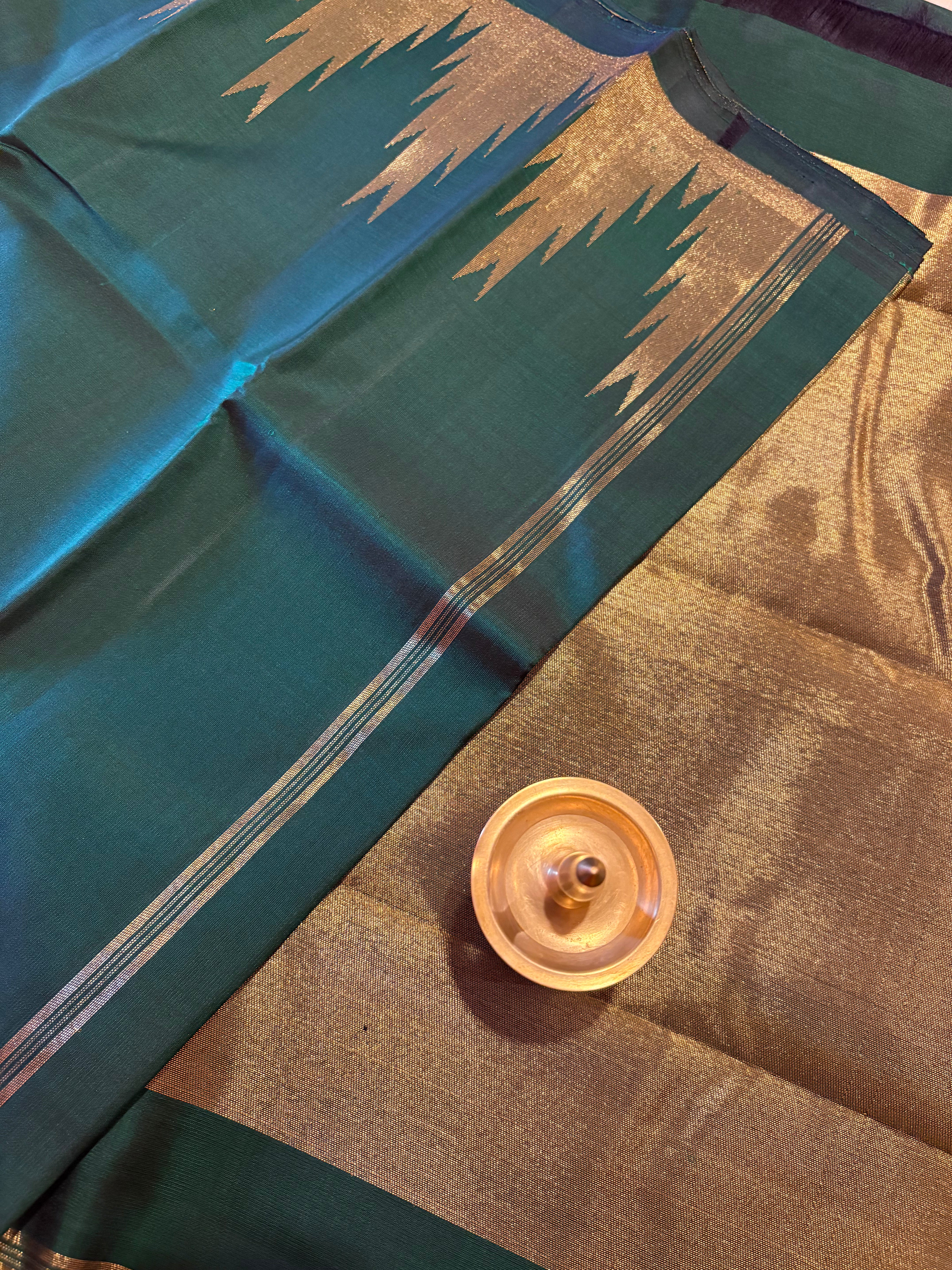 Handloom Green Eight Kol Monotone Kanjivaram Silk  Saree - RK0171