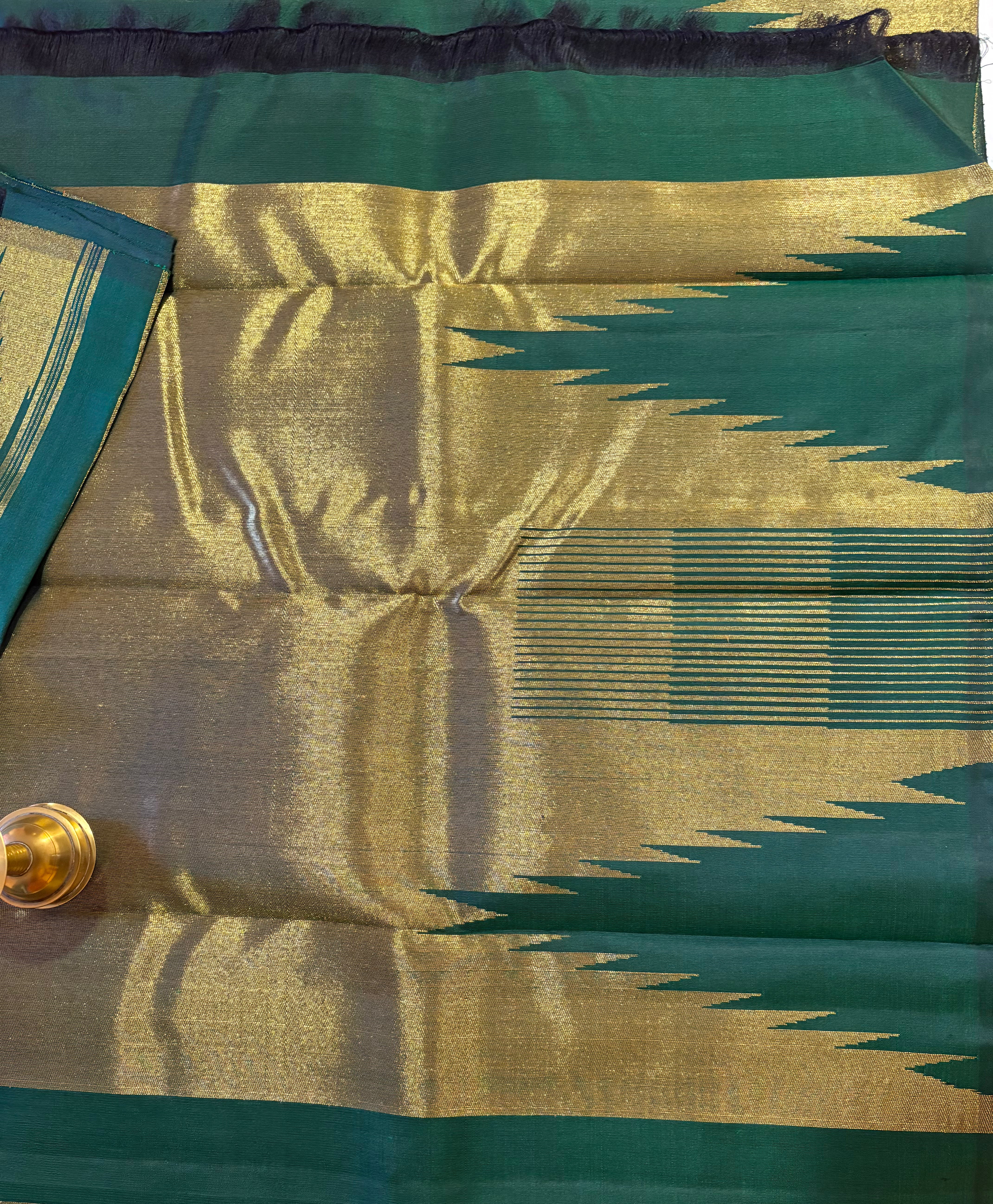 Handloom Green Eight Kol Monotone Kanjivaram Silk  Saree - RK0171
