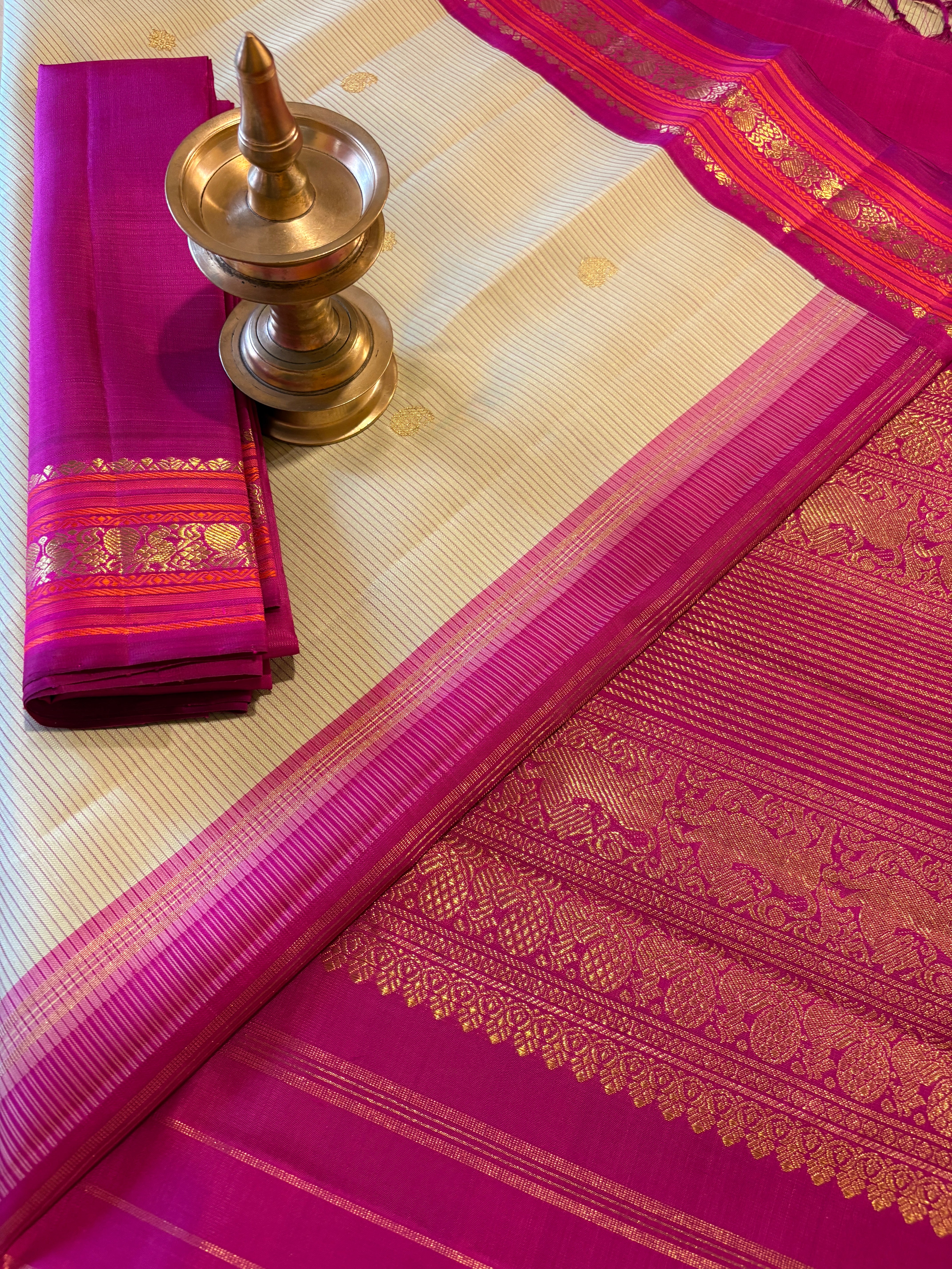 Light Elaichi Pattu Oosi Korvai Silk Kanjivaram silk Saree - RK0748