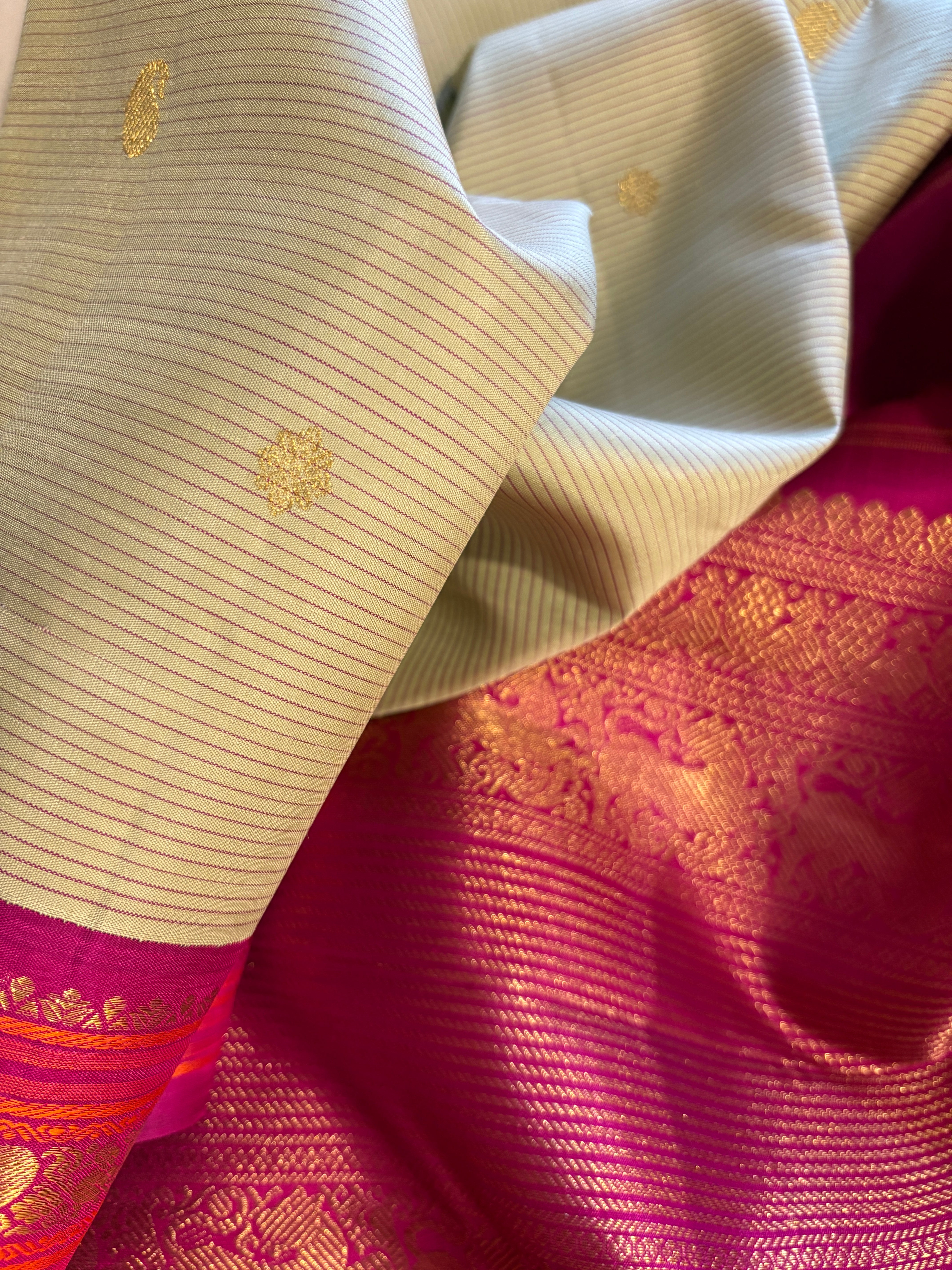 Light Elaichi Pattu Oosi Korvai Silk Kanjivaram silk Saree - RK0748