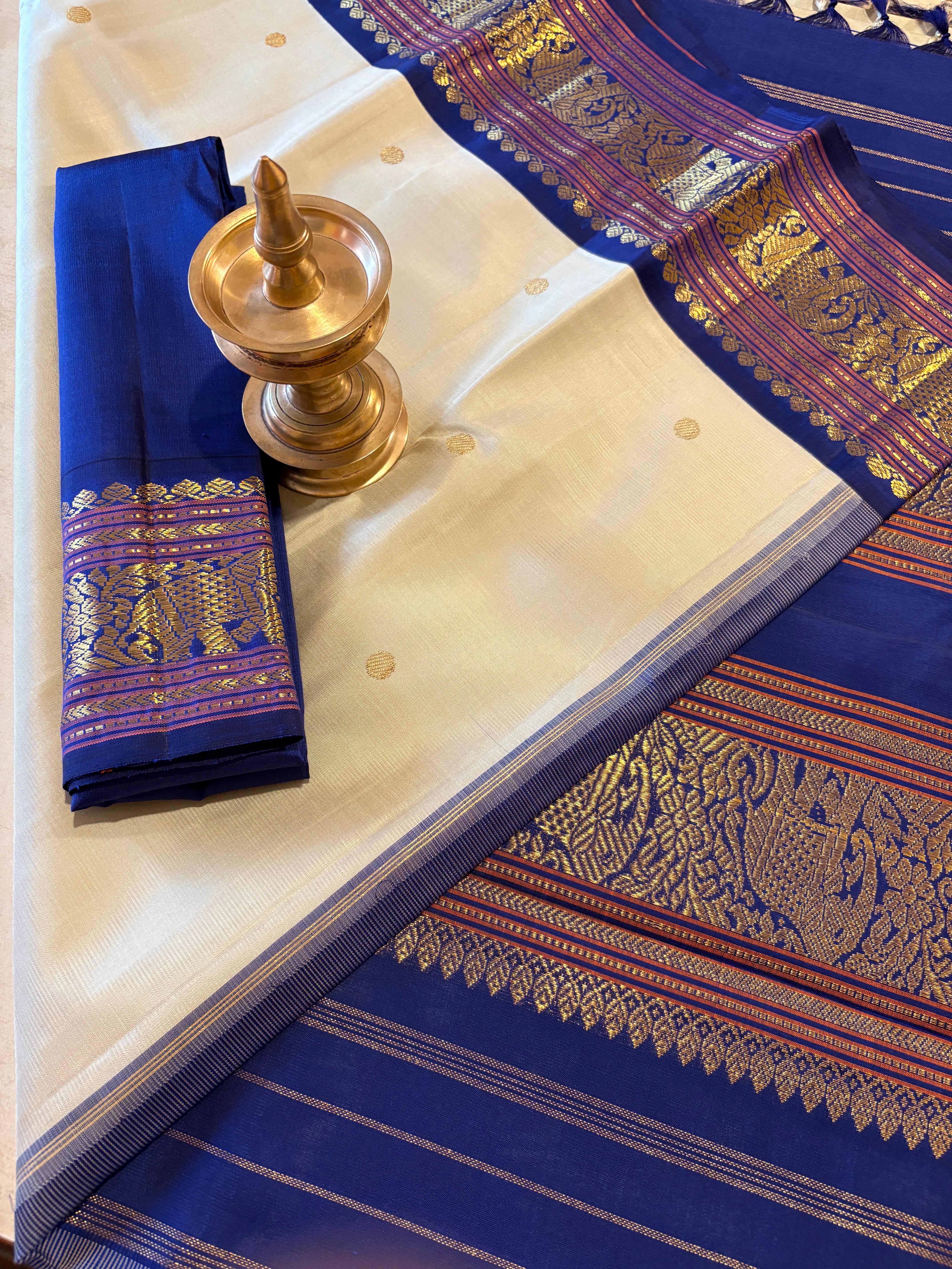 Creamy Elaichi Green Korvai Kanjivaram Silk Saree with Navy blue Border - RK0749