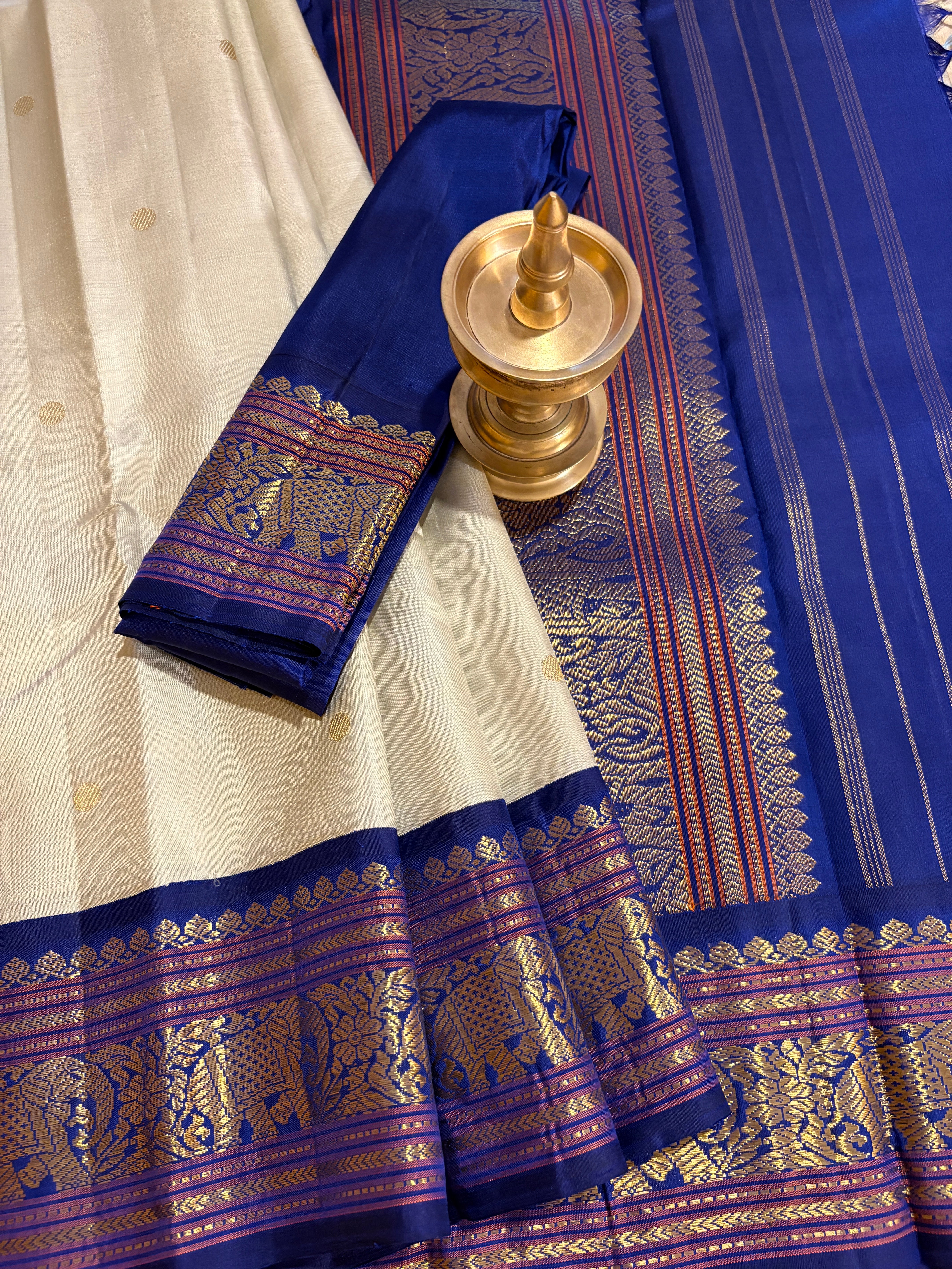 Creamy Elaichi Green Korvai Kanjivaram Silk Saree with Navy blue Border - RK0749