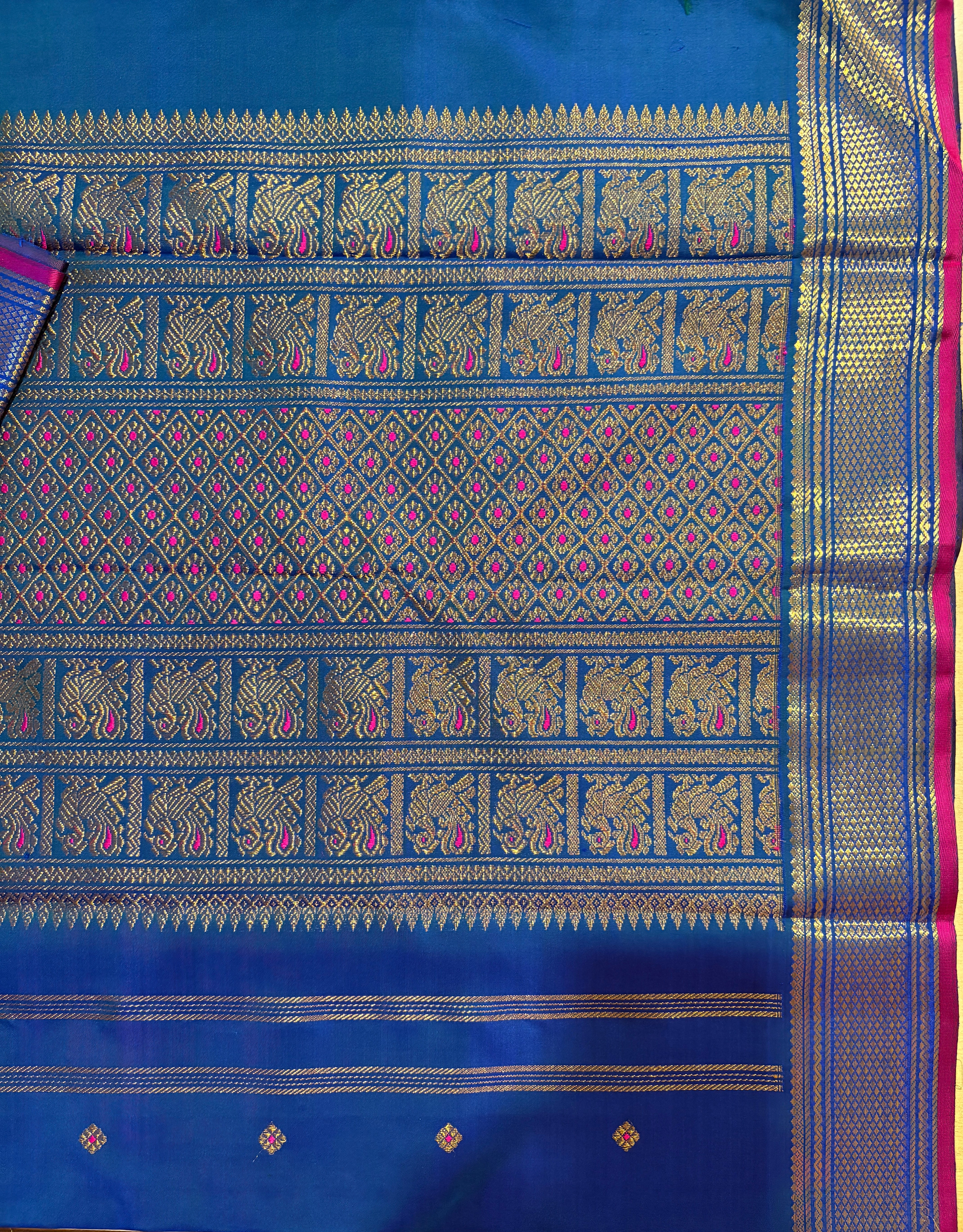 Mayil Kazhuthu colour monotone Kanjivaram Silk Saree with Meenakari buttas - RK0751