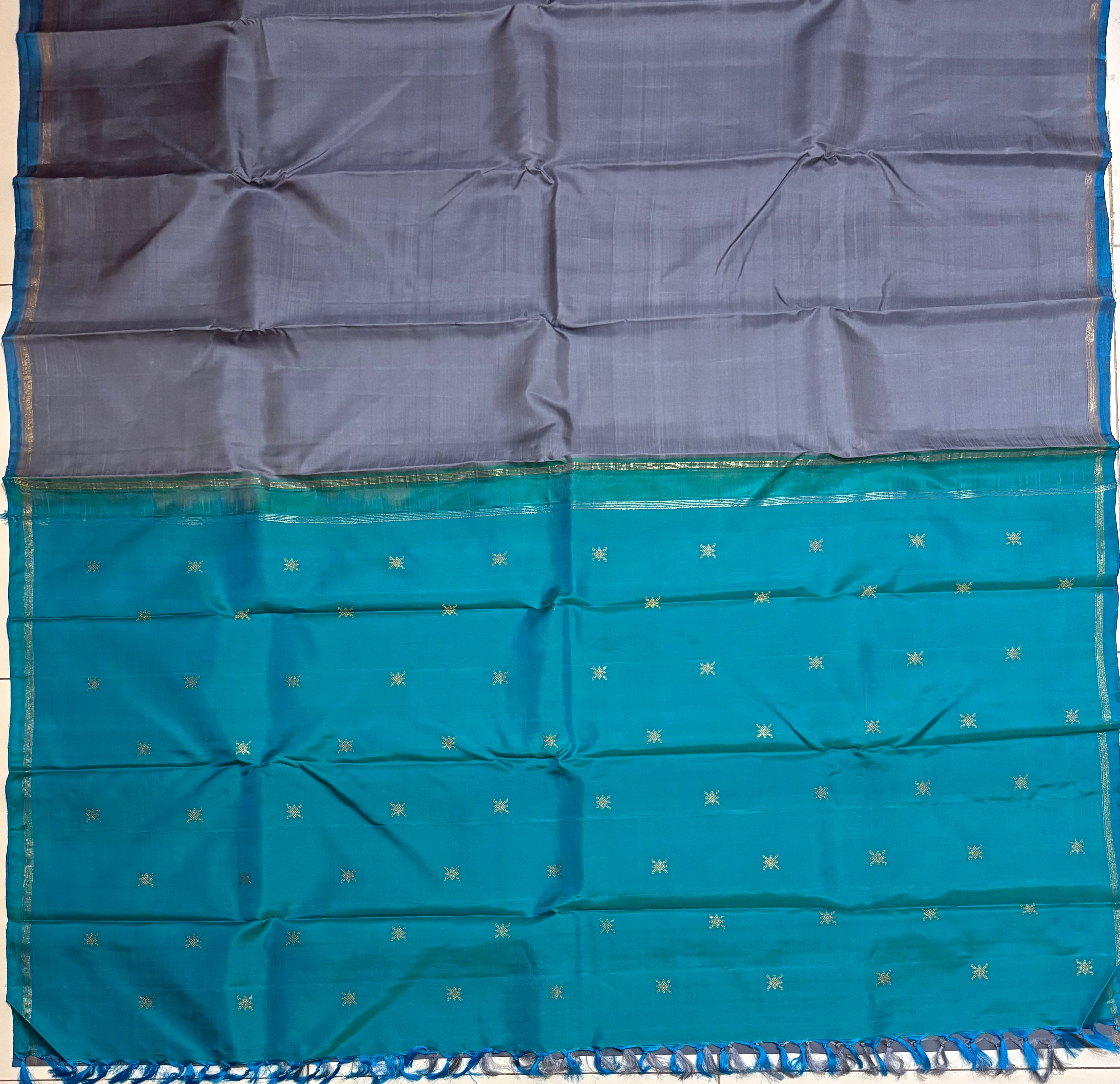 Grey Plain Borderless Kanjivaram Handloom Silk Saree with Turquoise Pallu - RK0439