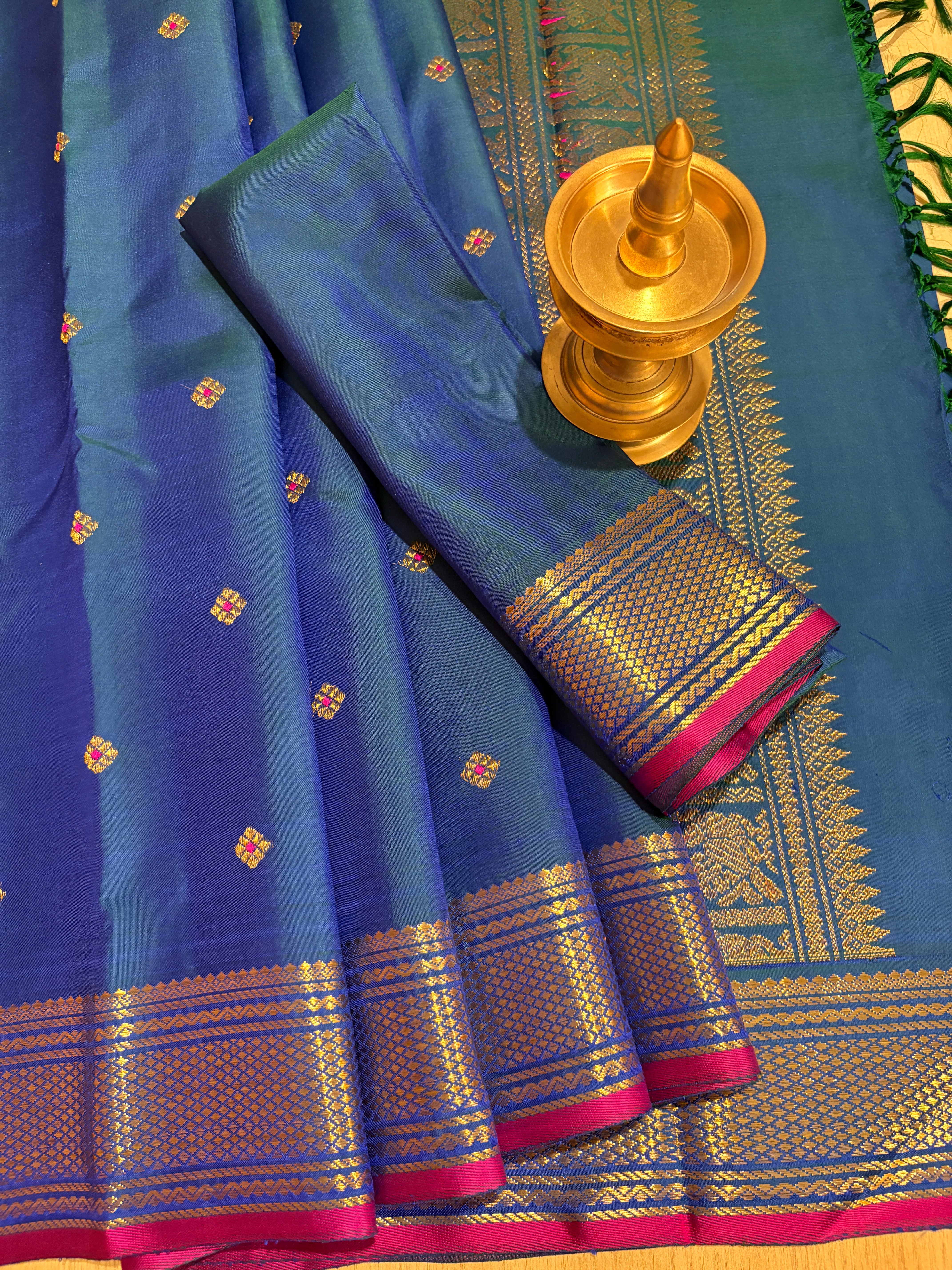 Mayil Kazhuthu colour monotone Kanjivaram Silk Saree with Meenakari buttas - RK0751