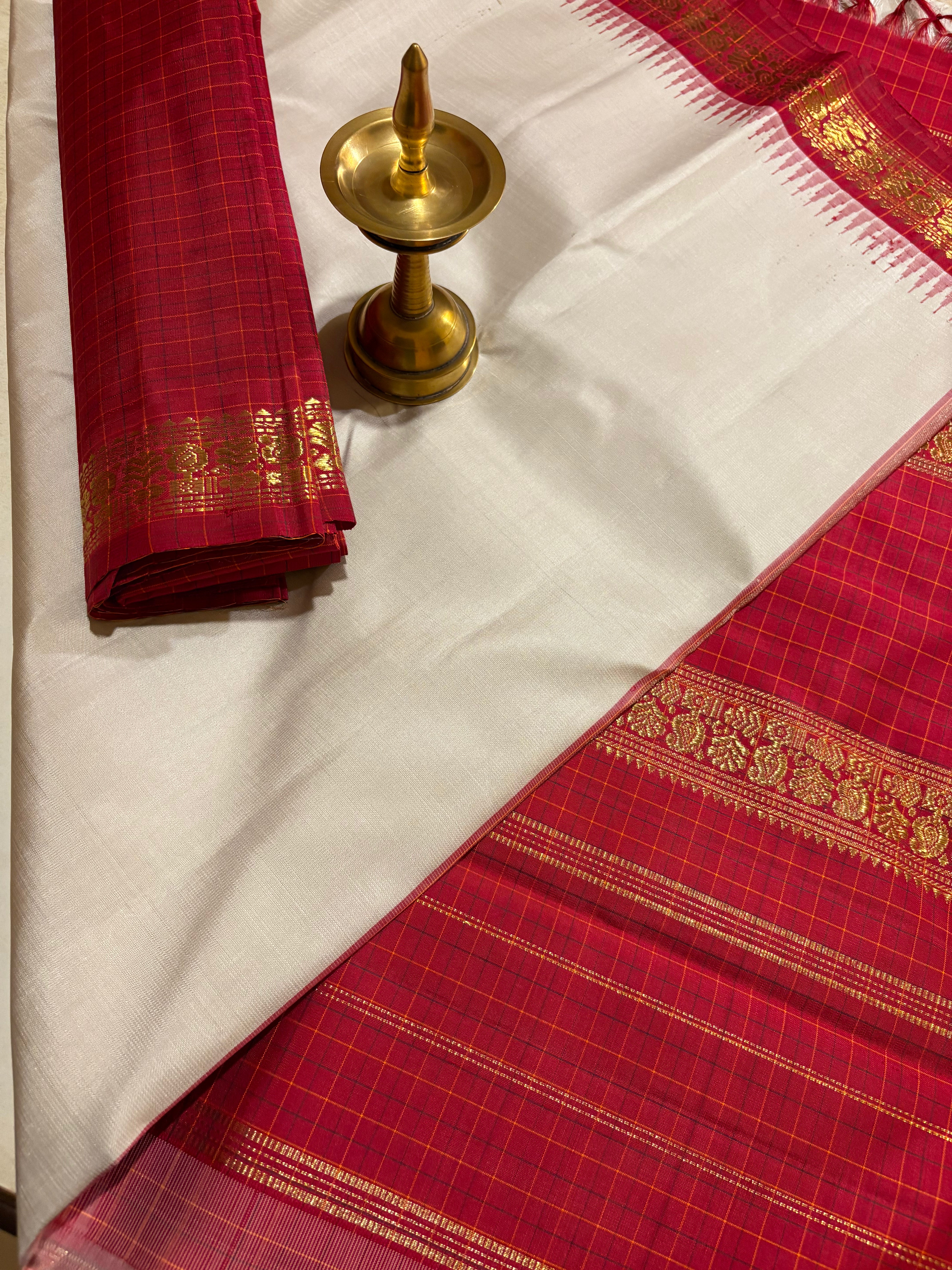 Cream Small Border Korvai Kanjivaram Handloom Silk Saree with Arakku border - RK0399