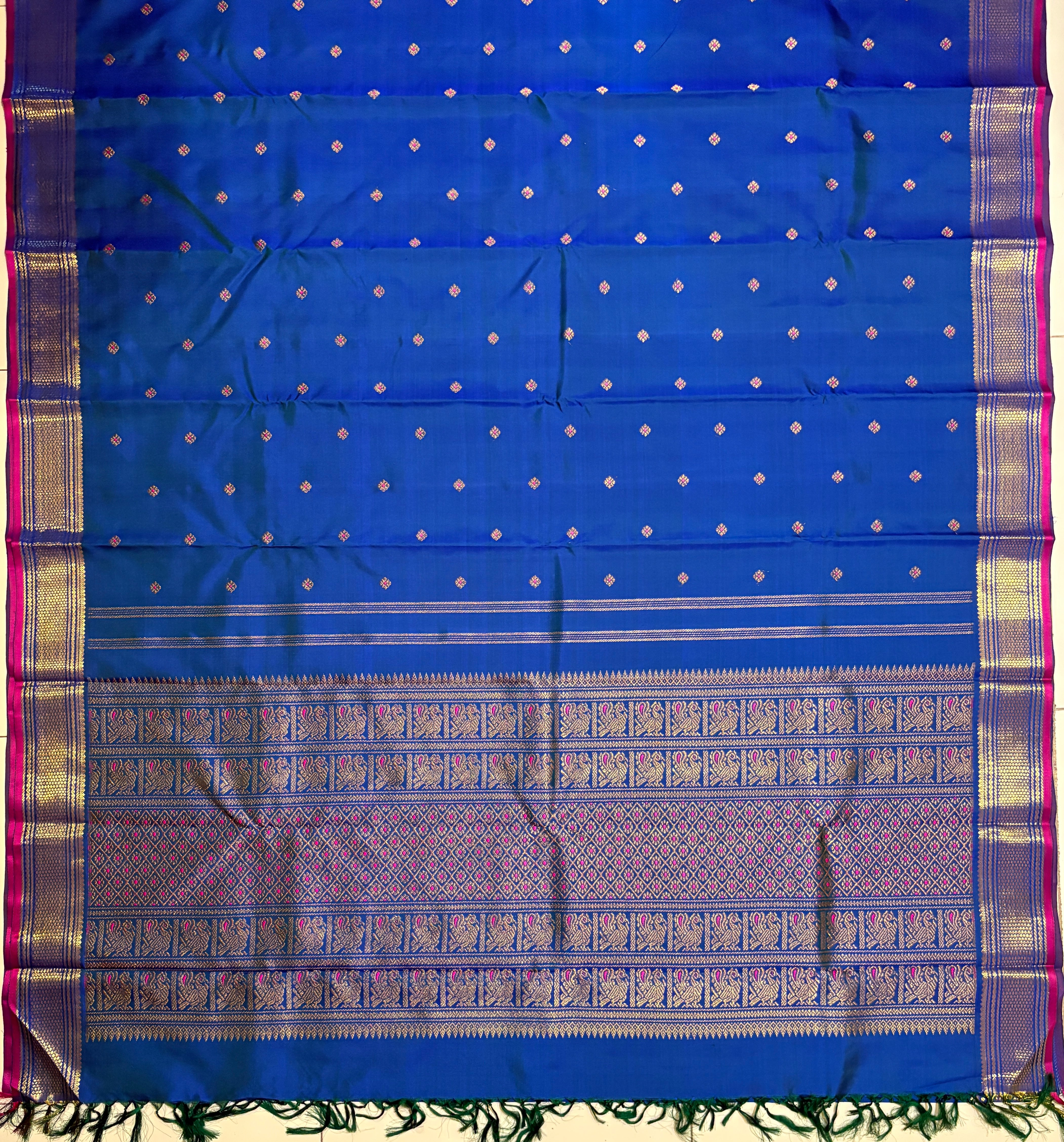 Mayil Kazhuthu colour monotone Kanjivaram Silk Saree with Meenakari buttas - RK0751