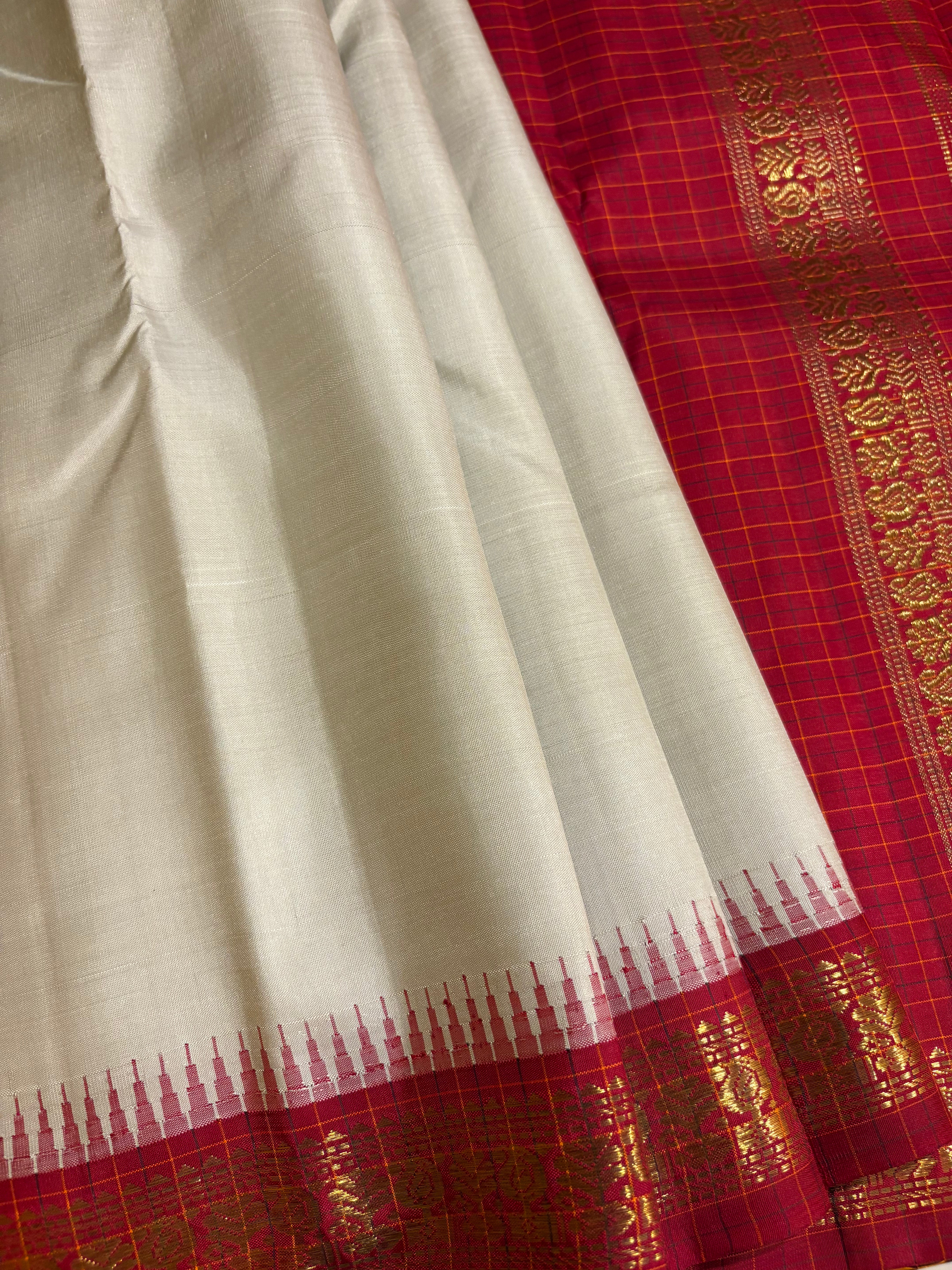 Cream Small Border Korvai Kanjivaram Handloom Silk Saree with Arakku border - RK0399
