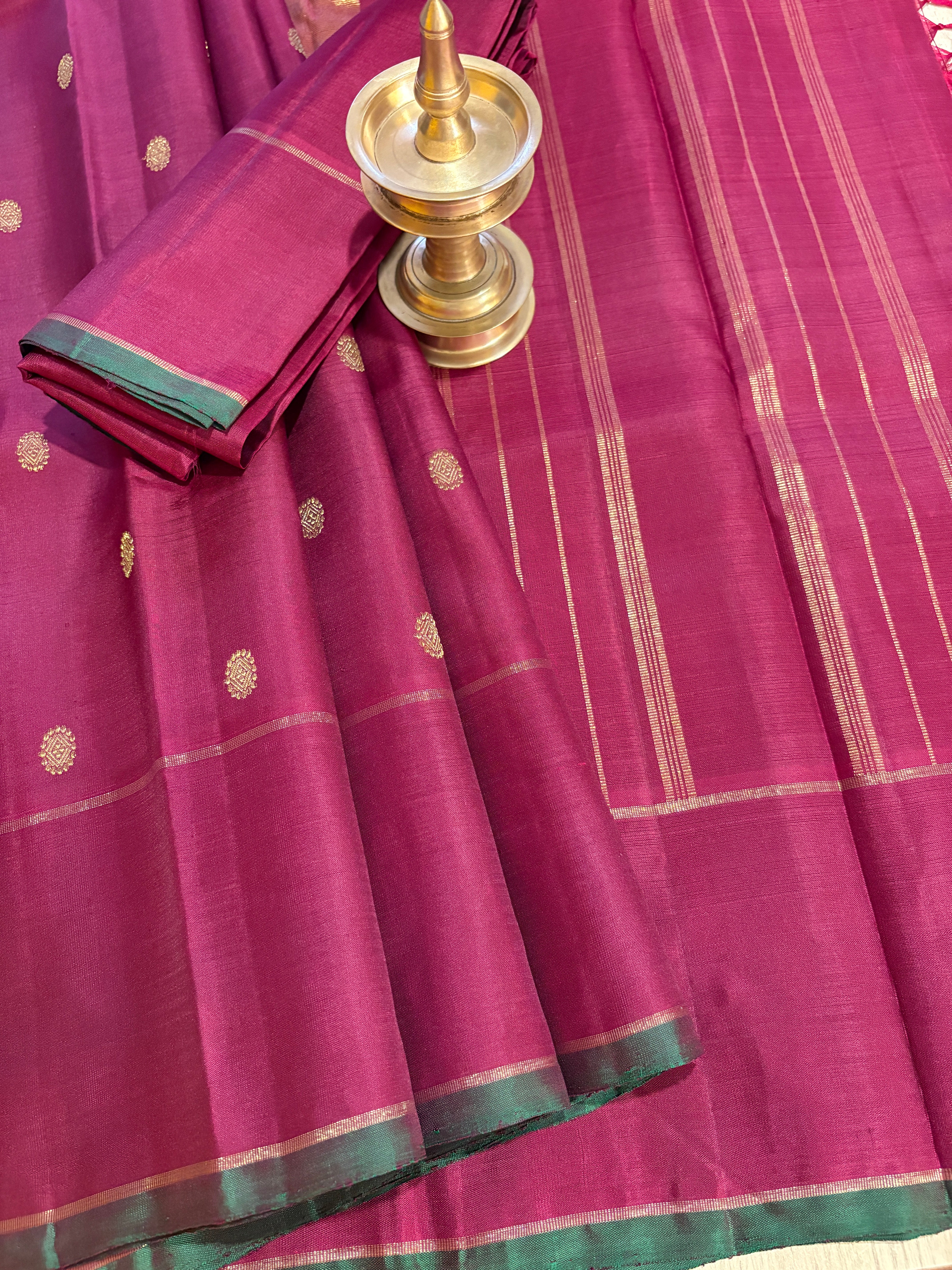 Kunguma Arakku monotone kanjivaram Silk Saree with Kaal erangina border - RK0758
