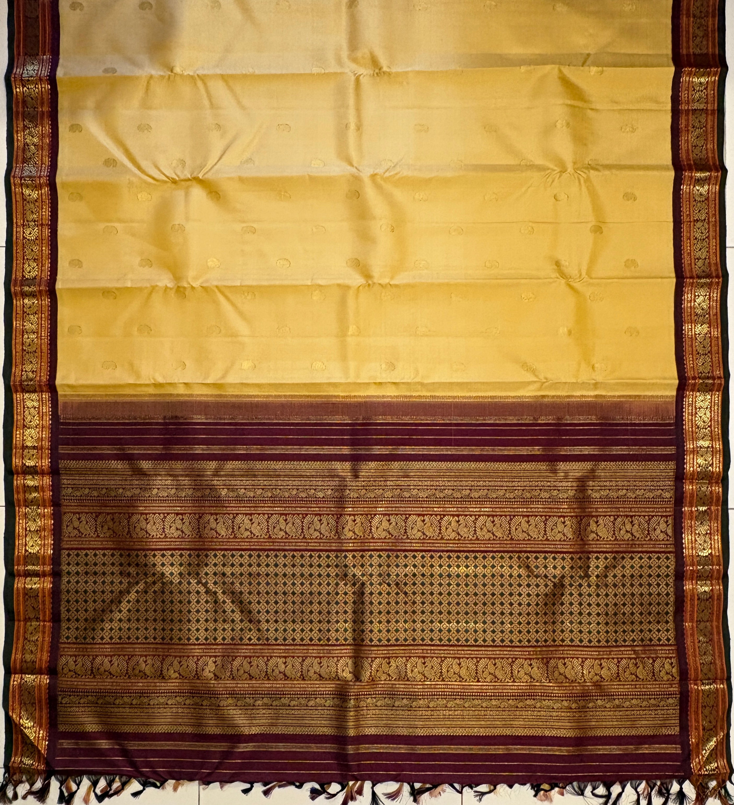 beautiful Sandal Korvai Kanjivaram Silk Saree with Kunguma Arakku Saree code - RK0753