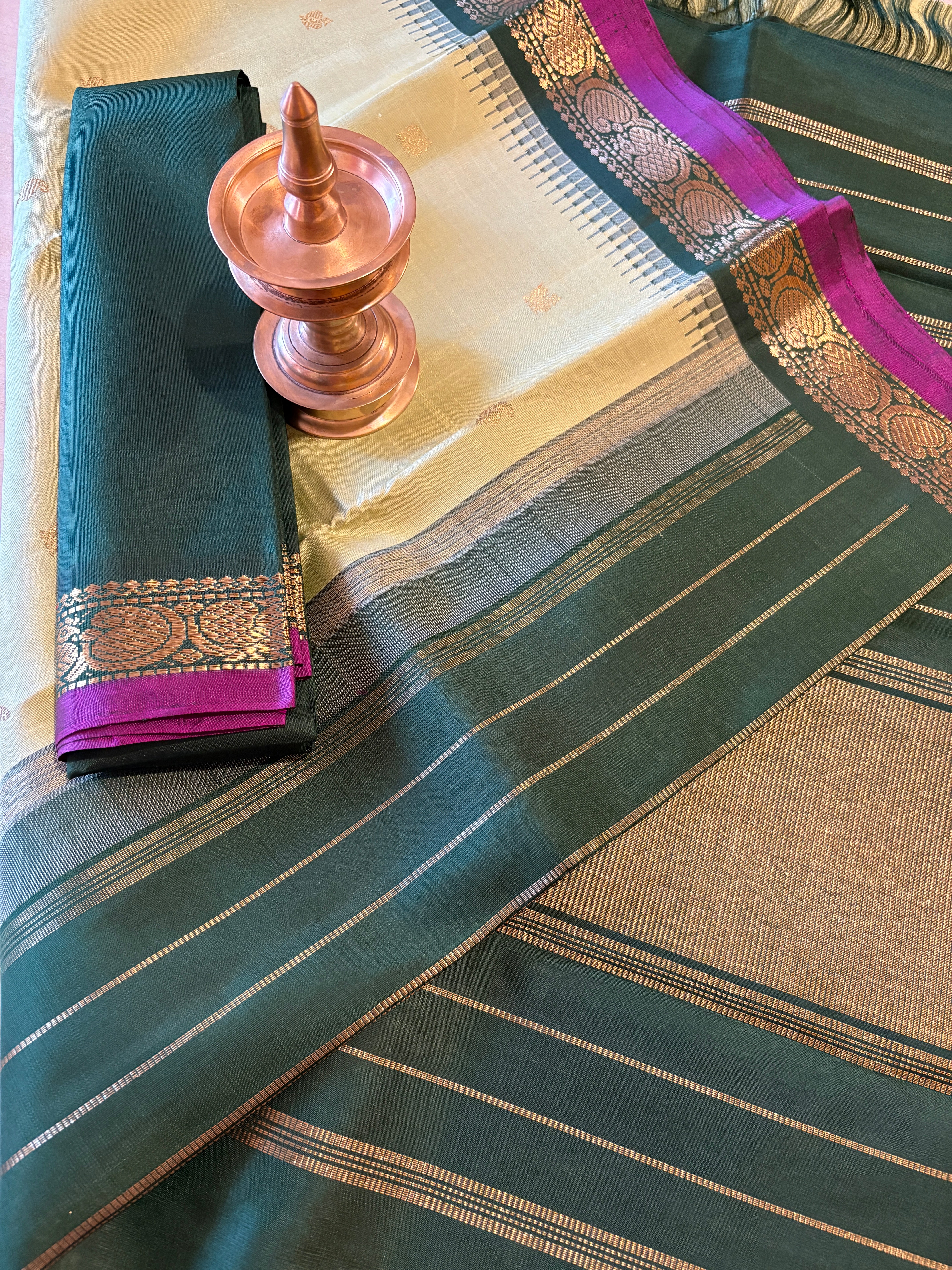 Light Pista Green small border Korvai Kanjivaram with dark green border - RK0342