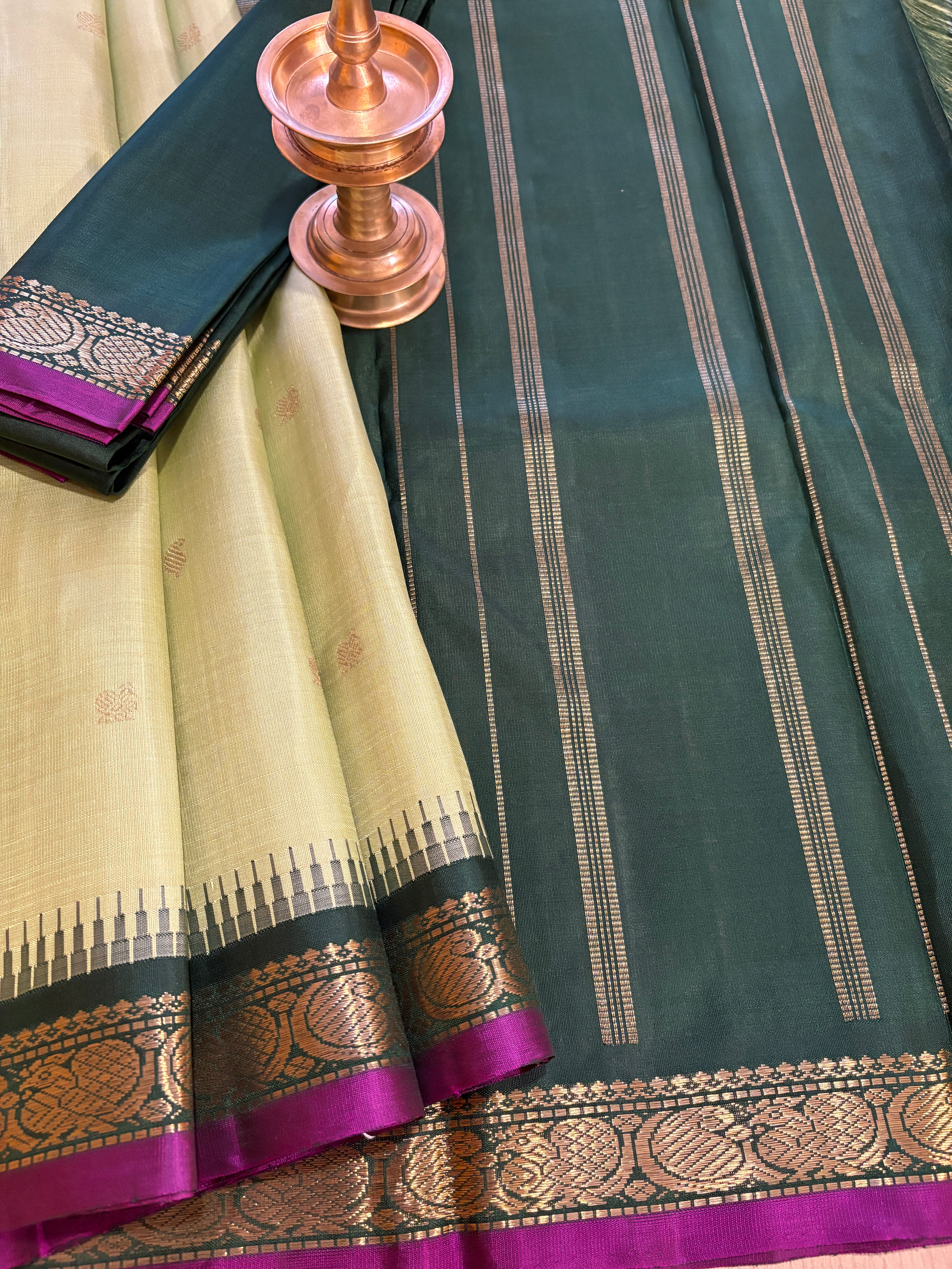 Light Pista Green small border Korvai Kanjivaram with dark green border - RK0342