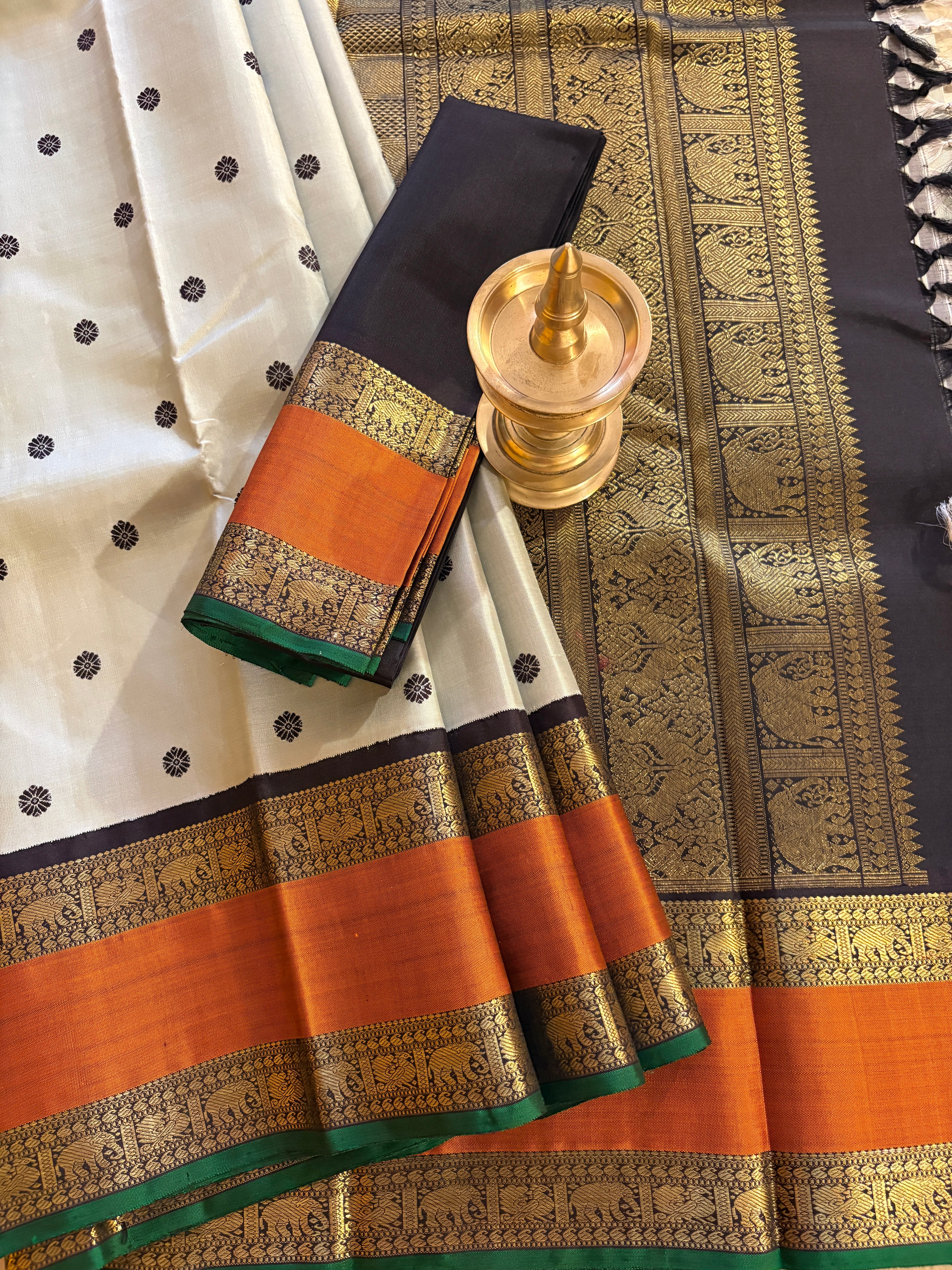 Silver Grey Korvai Kanjivaram Silk Saree with Kanchana border - RK0271