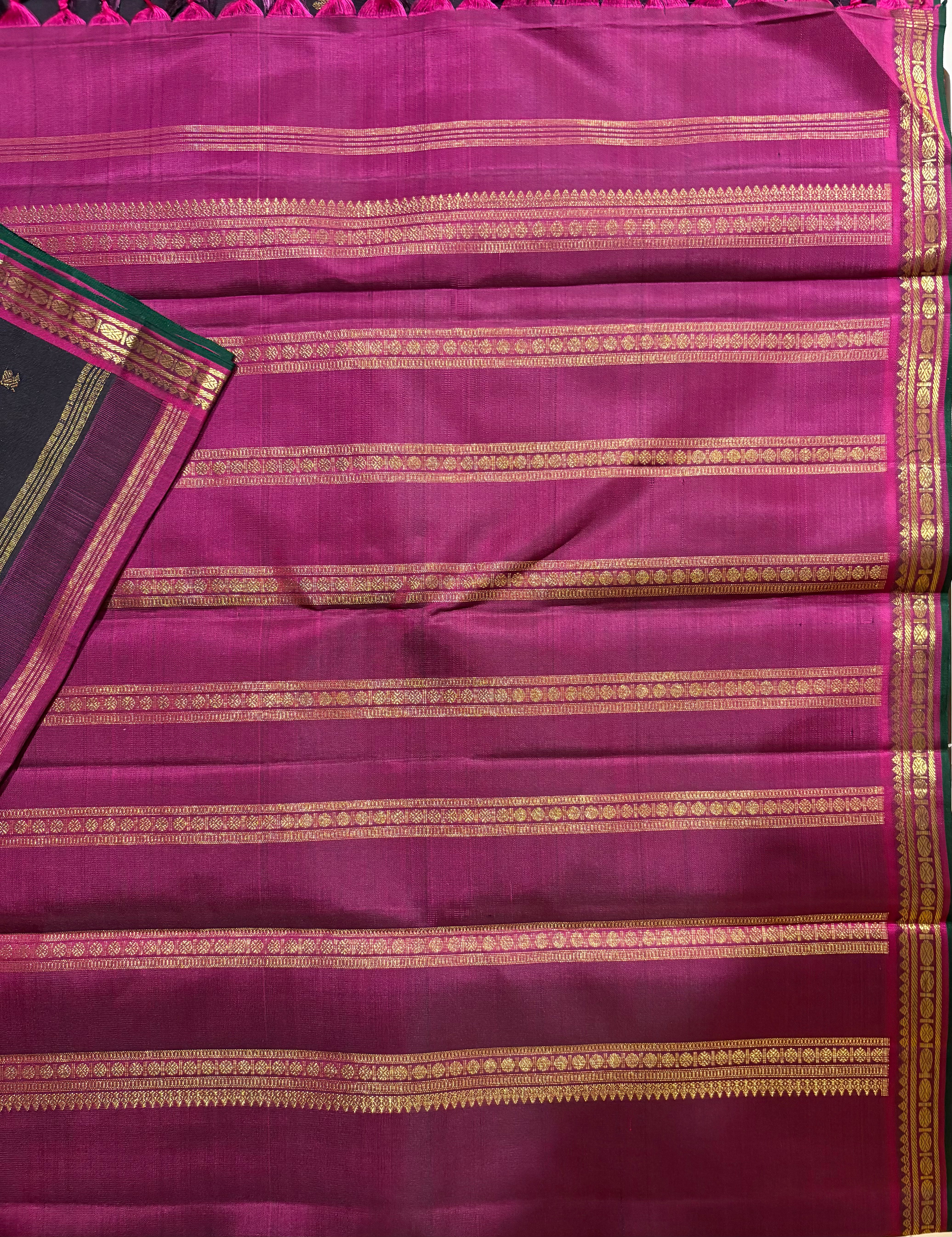 Vintage Black Kanjivaram Silk Saree with Pinkish Arakku Border RK0570