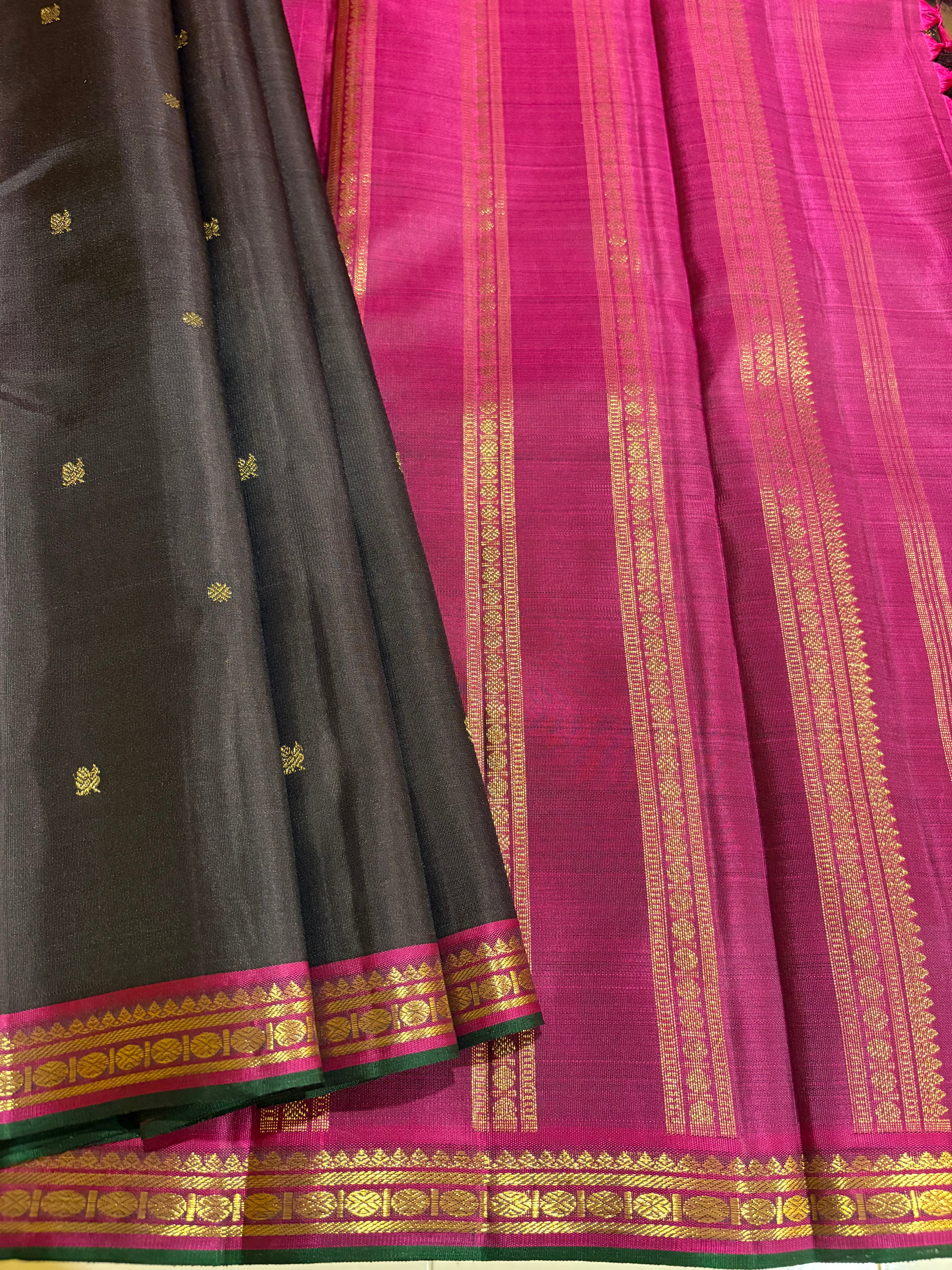 Vintage Black Kanjivaram Silk Saree with Pinkish Arakku Border RK0570