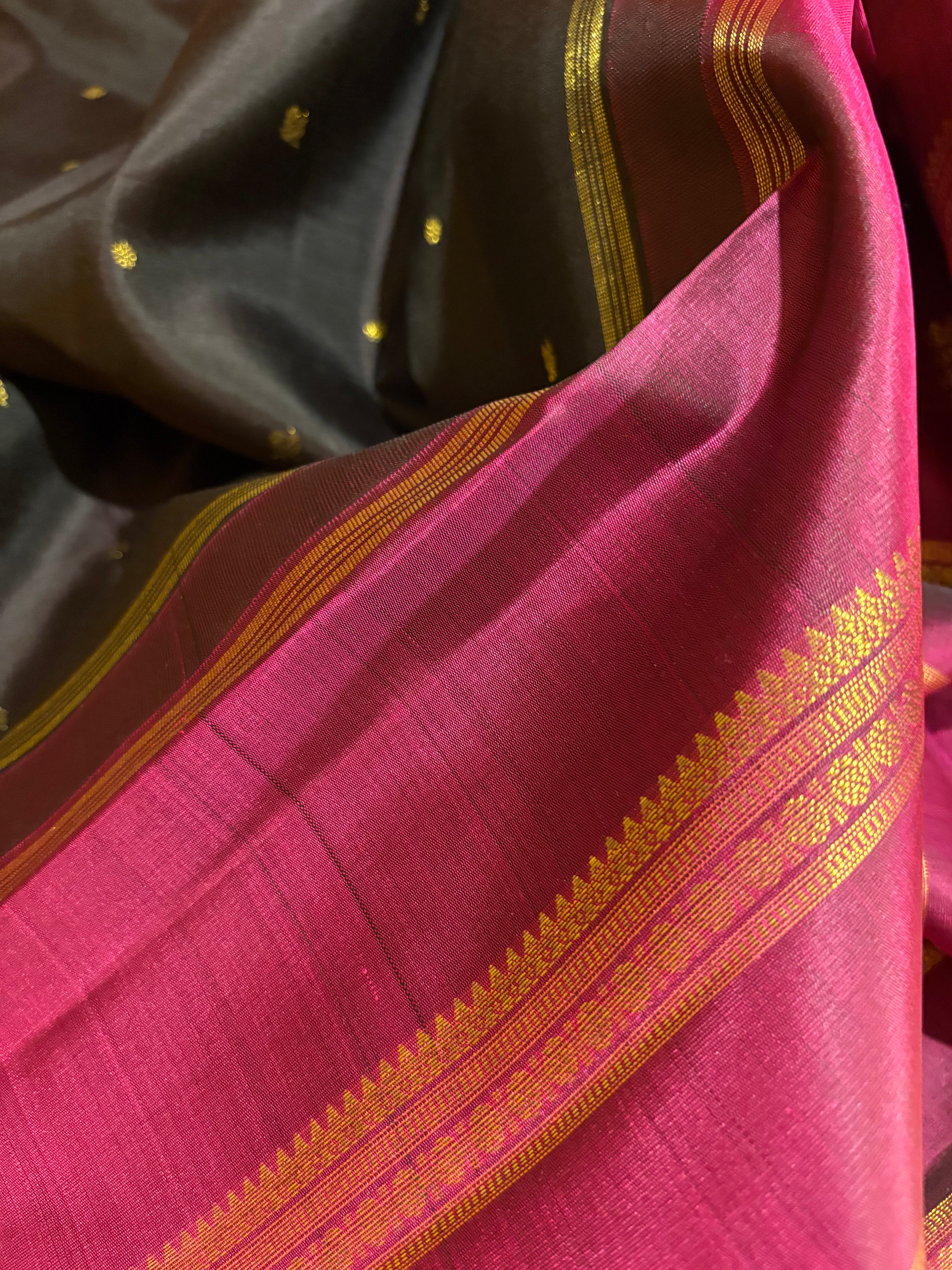 Vintage Black Kanjivaram Silk Saree with Pinkish Arakku Border RK0570