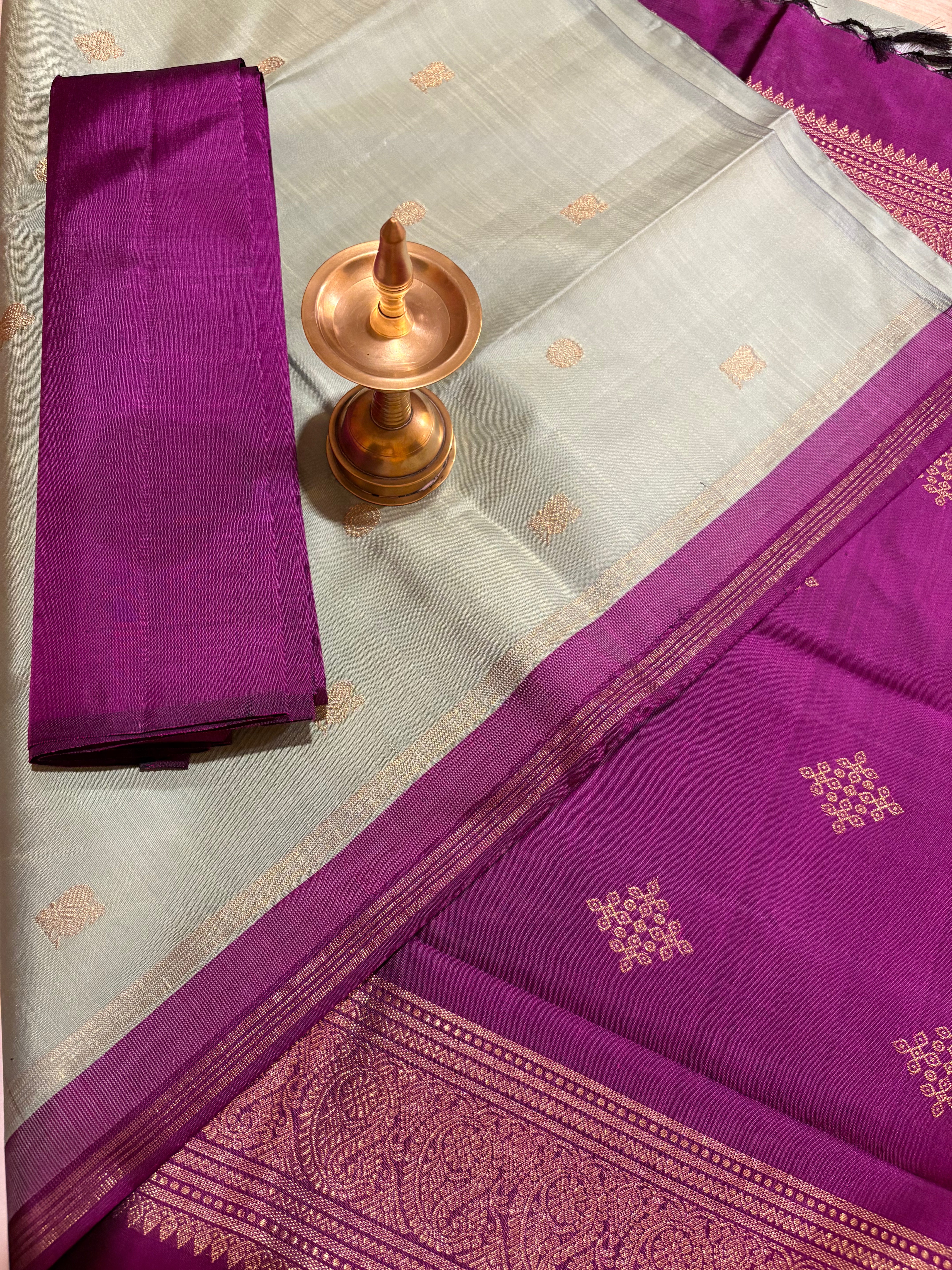 Cardamom Green Borderless Kanjivaram  Silk Saree RK0371