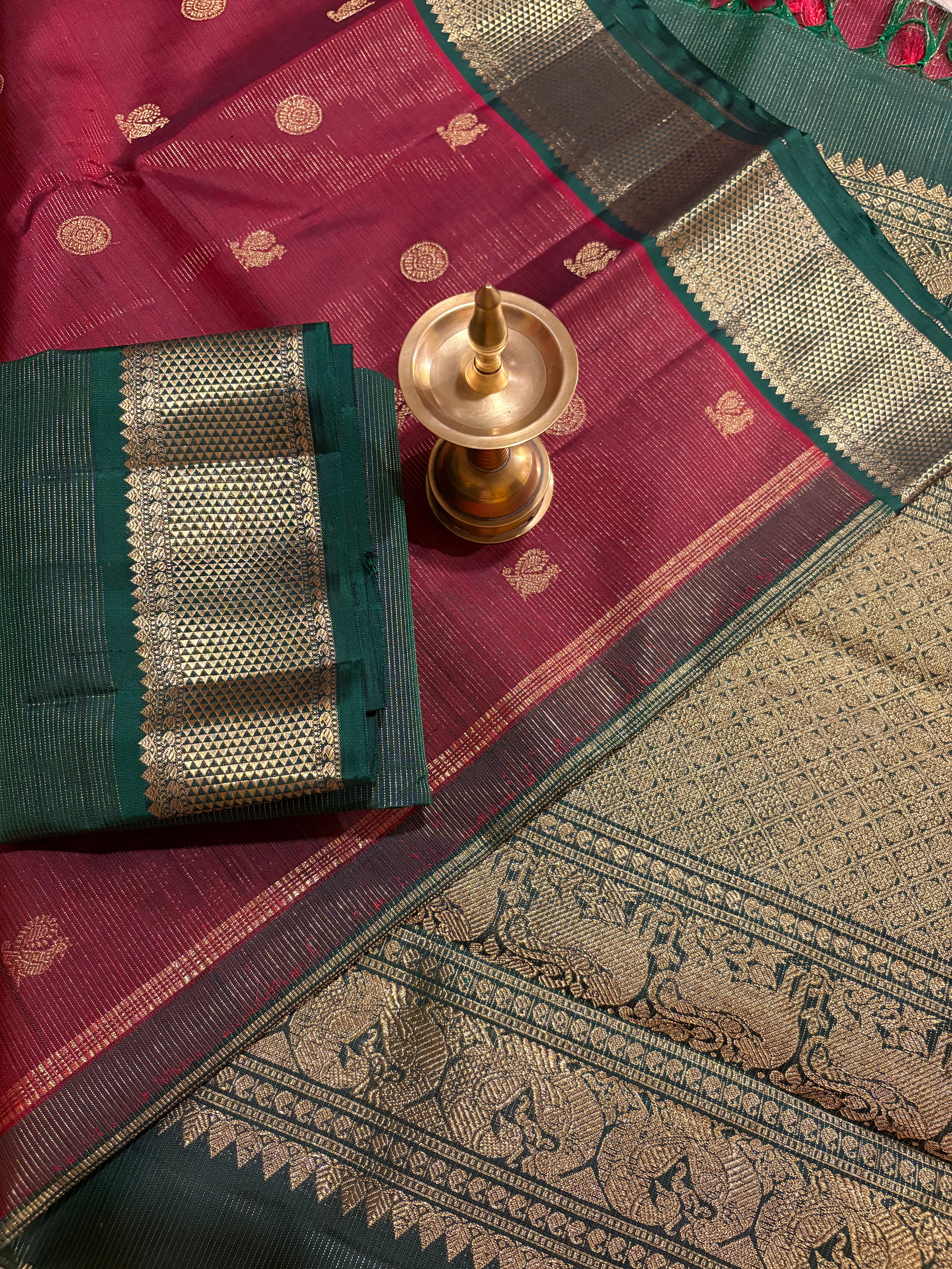 Maroon Vaira Oosi Kanjivaram Silk Saree wth Dark Green border RK0409